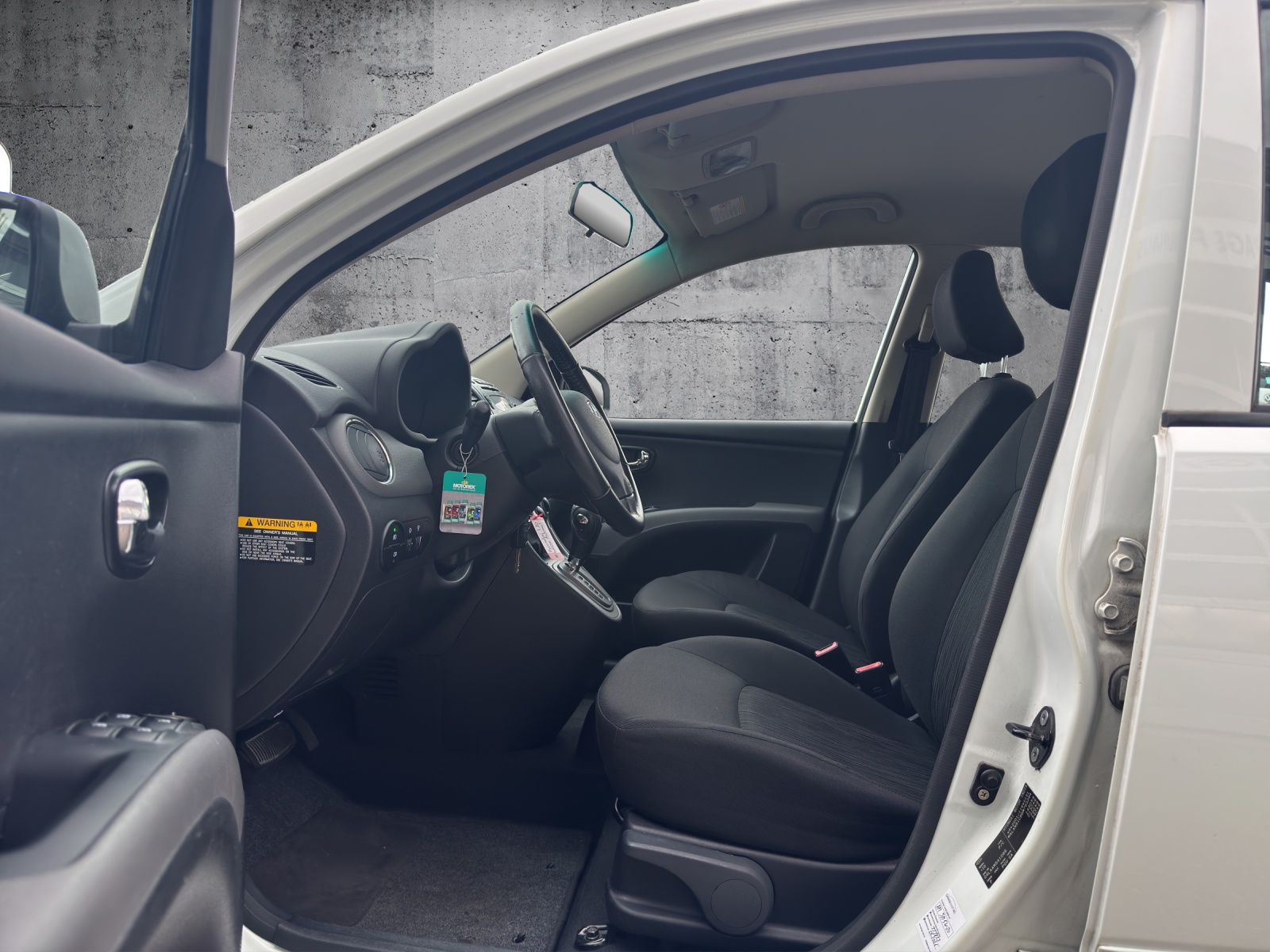 HYUNDAI i10 1.2 Style Automatic-image-6