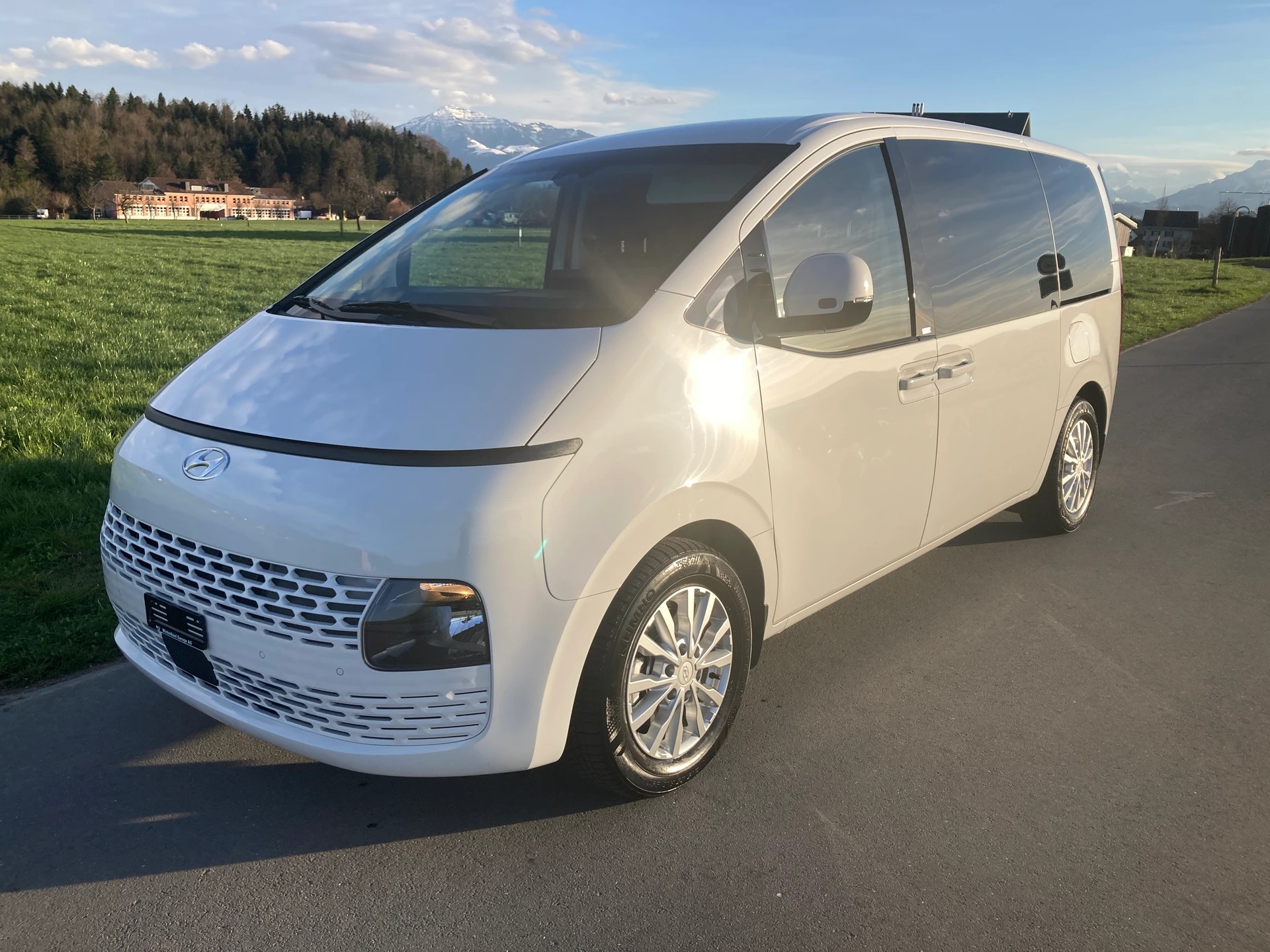 HYUNDAI Staria Wagon 2.2 CRDi Amplia 4WD A **Anhängerkupplung**