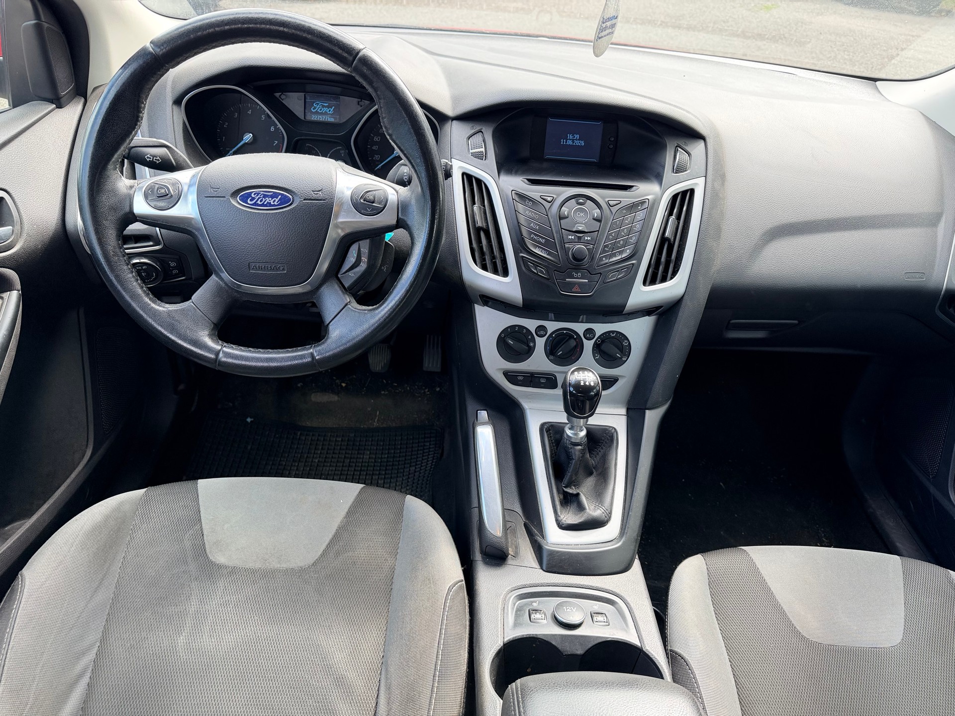 FORD Focus 1.0 SCTi Titanium-image-8