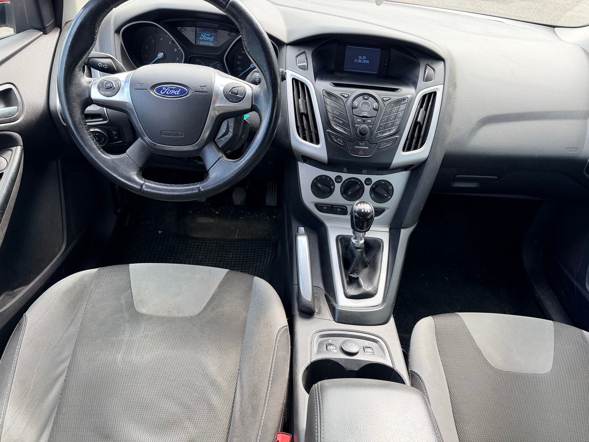 FORD Focus 1.0 SCTi Titanium-image-9