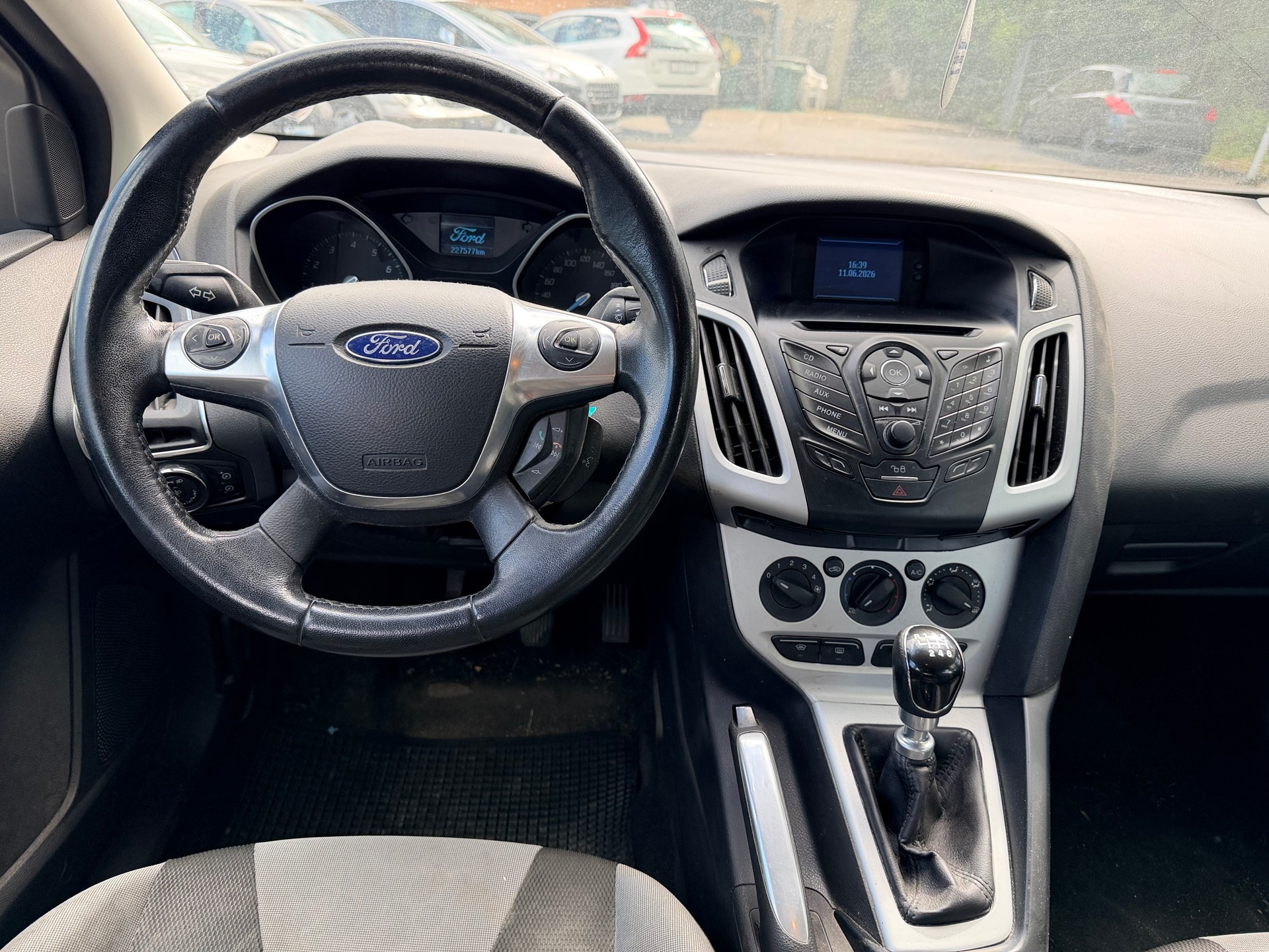 FORD Focus 1.0 SCTi Titanium-image-10