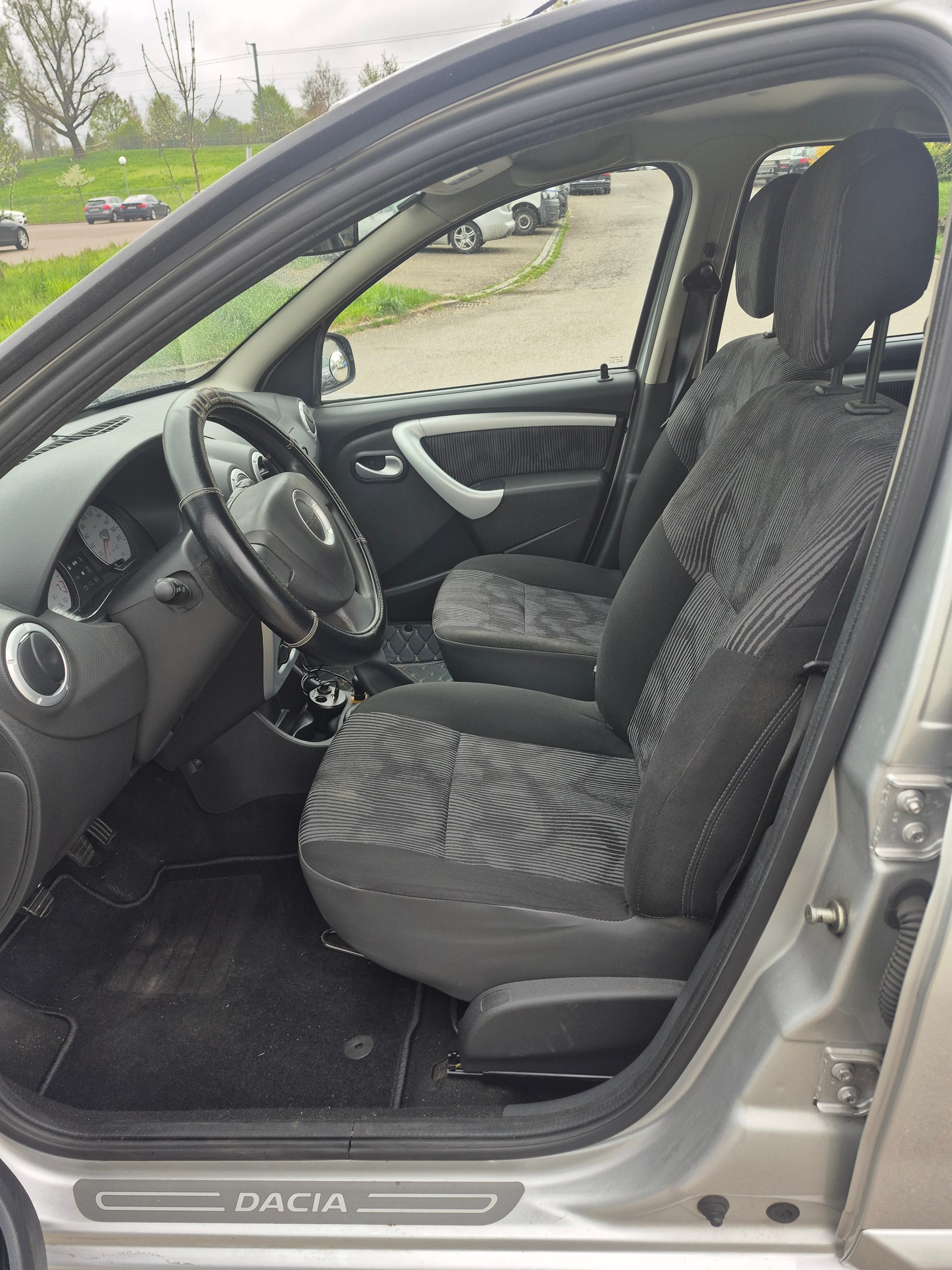 DACIA Sandero 1.5 dCi Lauréate-image-10