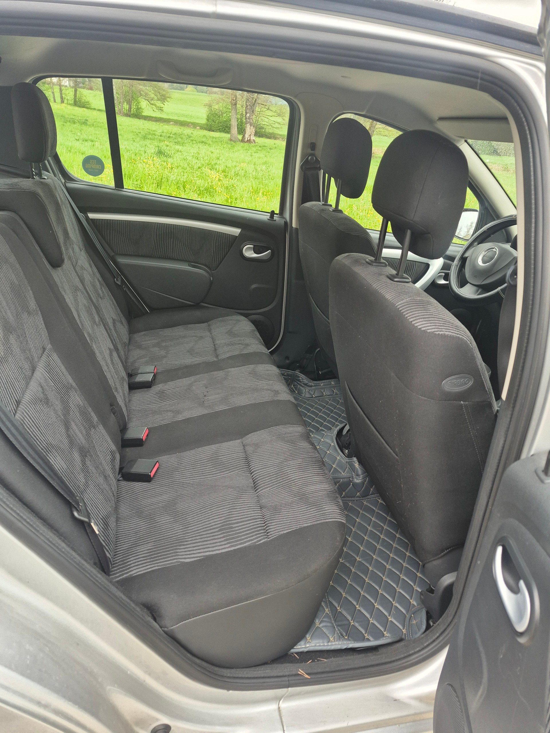 DACIA Sandero 1.5 dCi Lauréate-image-13