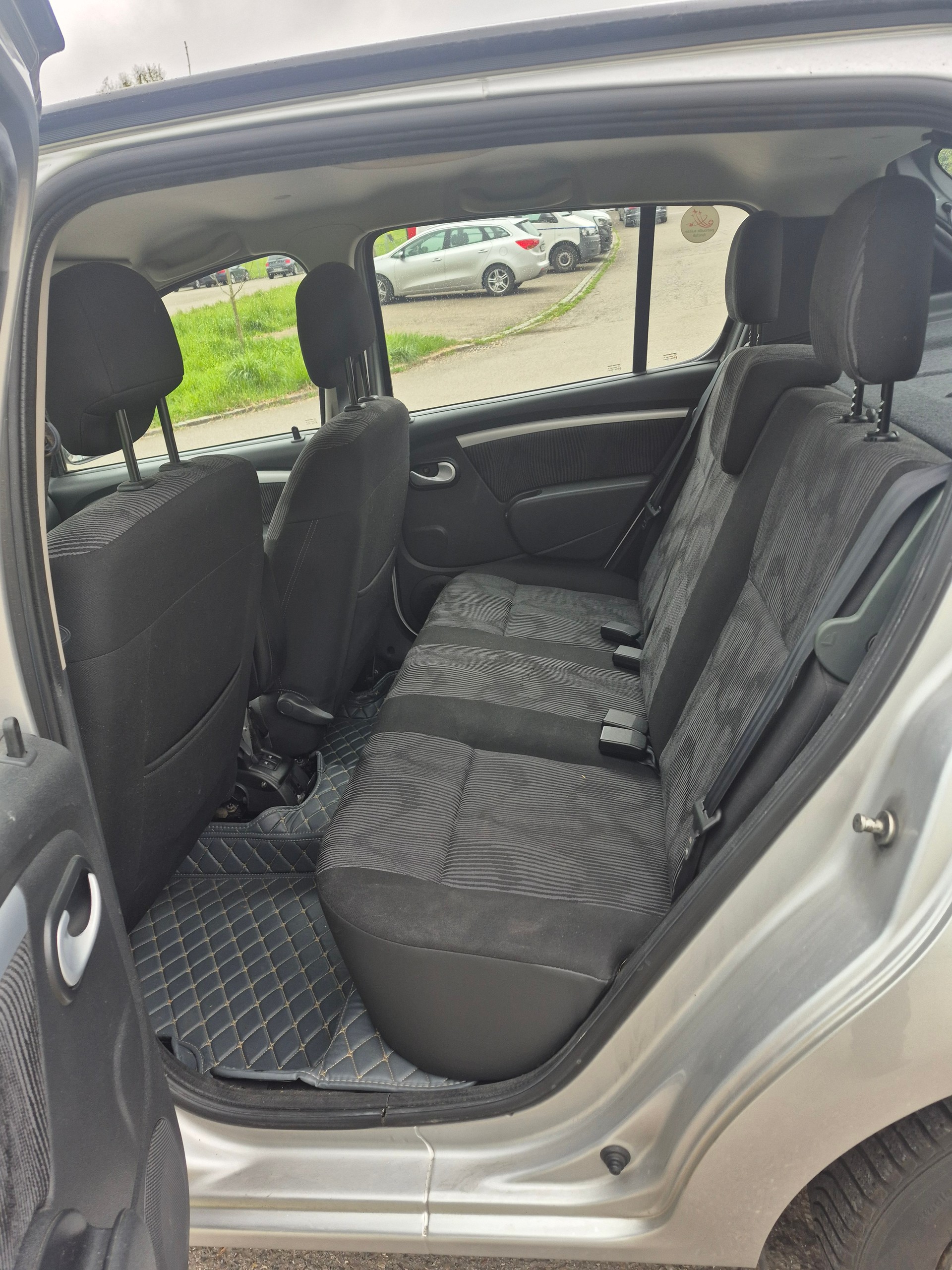 DACIA Sandero 1.5 dCi Lauréate-image-11