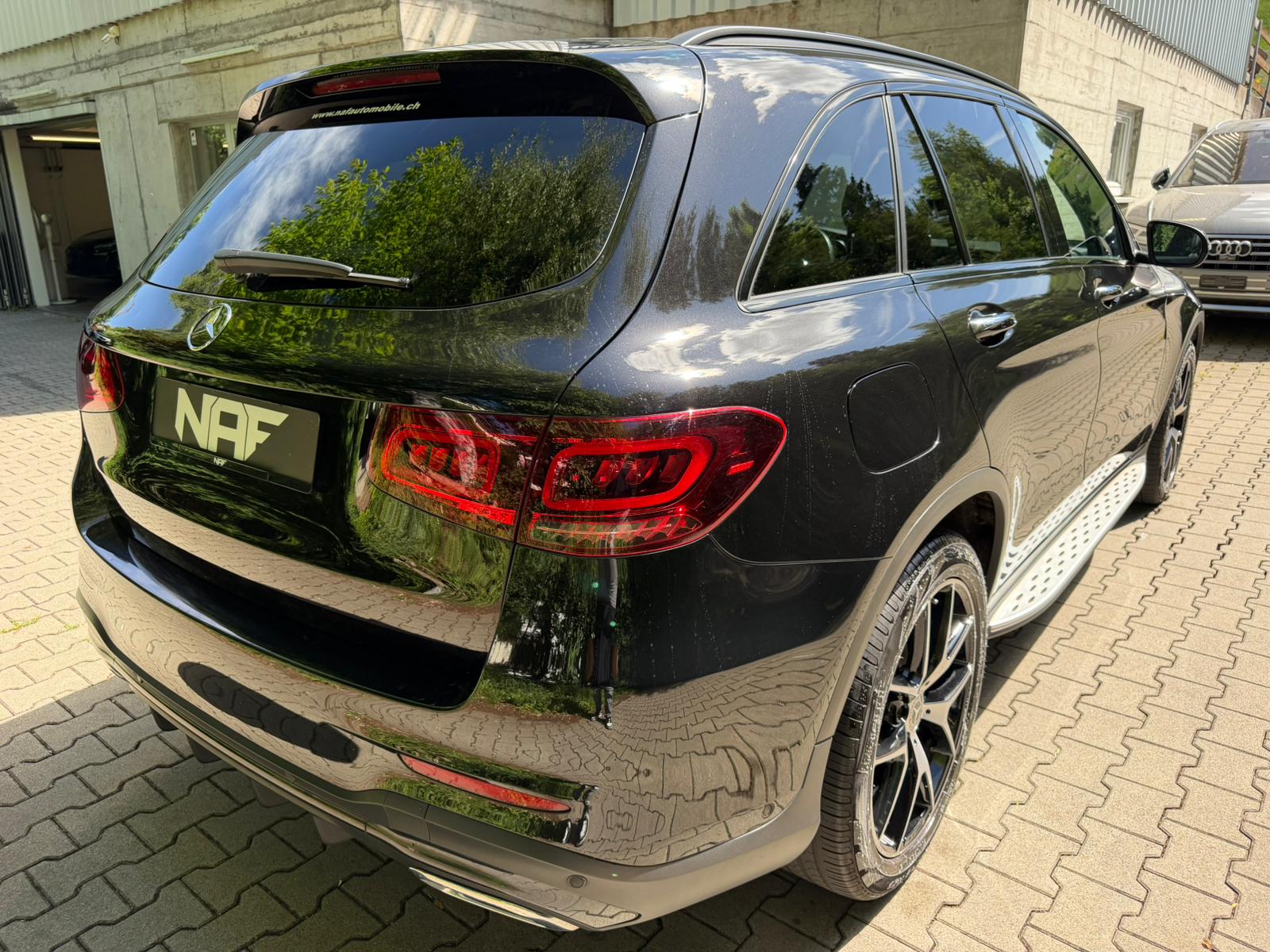 MERCEDES-BENZ GLC 300 d AMG Line 4Matic 9G-Tronic-image-4