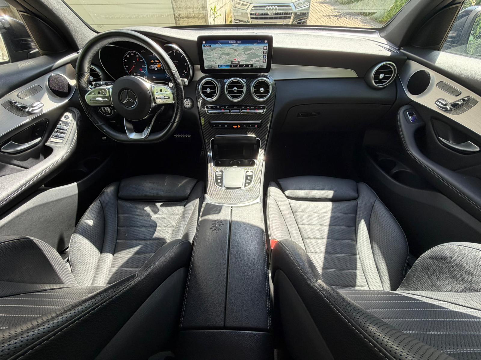 MERCEDES-BENZ GLC 300 d AMG Line 4Matic 9G-Tronic-image-19