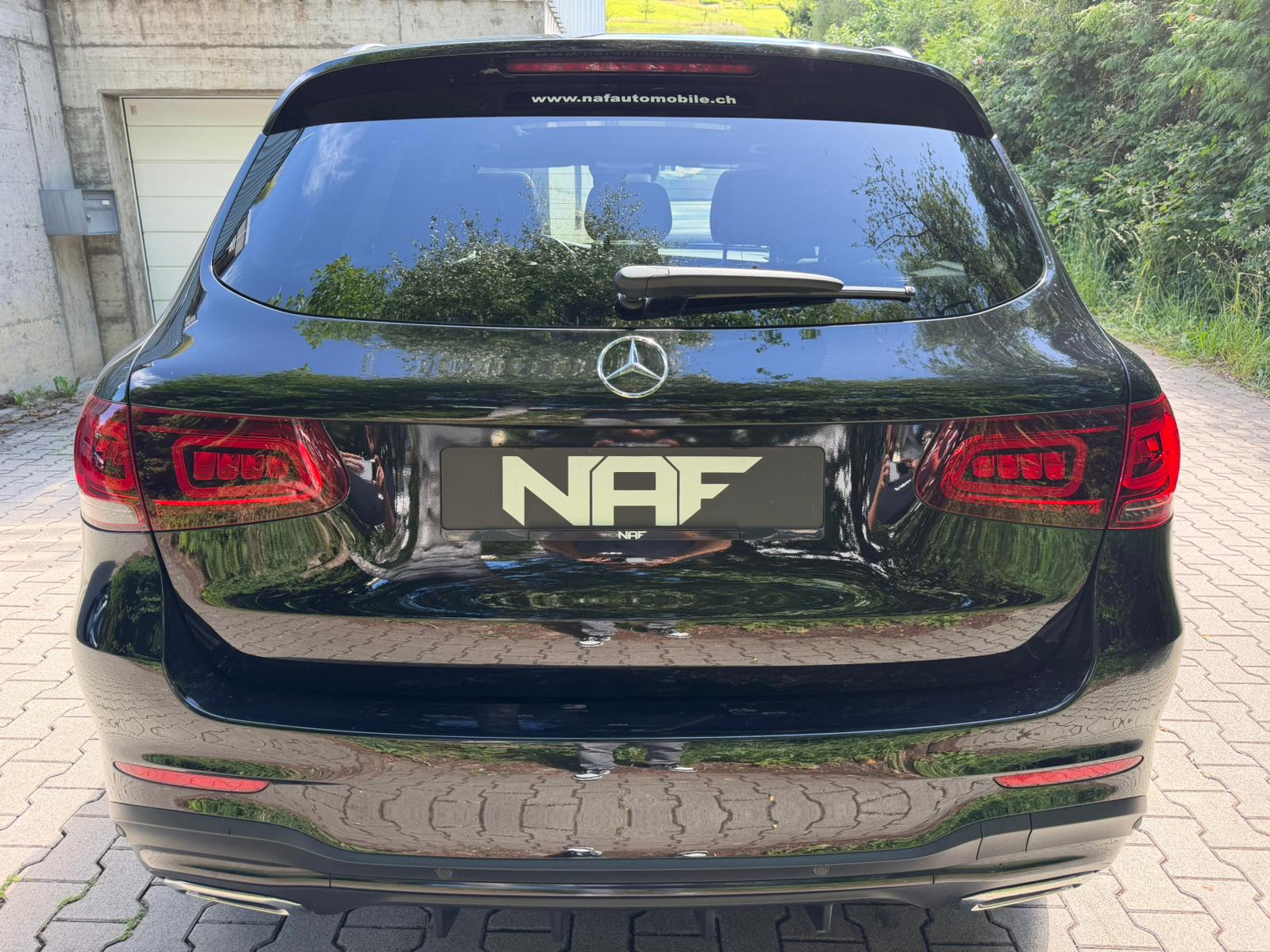 MERCEDES-BENZ GLC 300 d AMG Line 4Matic 9G-Tronic-image-3