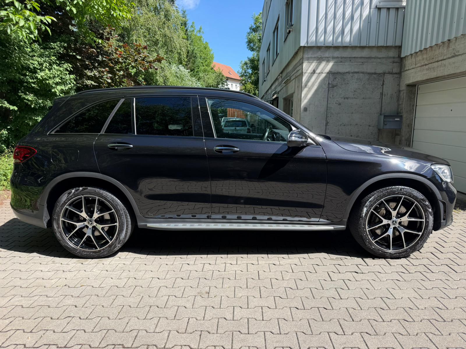 MERCEDES-BENZ GLC 300 d AMG Line 4Matic 9G-Tronic-image-5