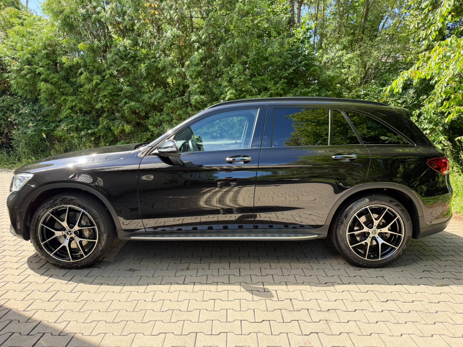 MERCEDES-BENZ GLC 300 d AMG Line 4Matic 9G-Tronic-image-1