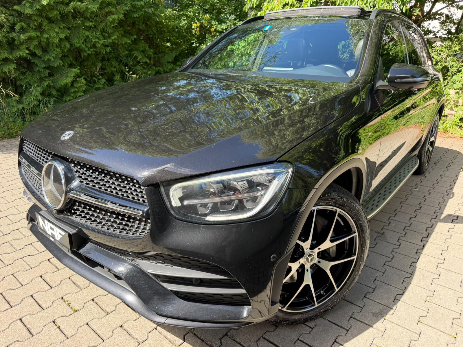 MERCEDES-BENZ GLC 300 d AMG Line 4Matic 9G-Tronic-image-0