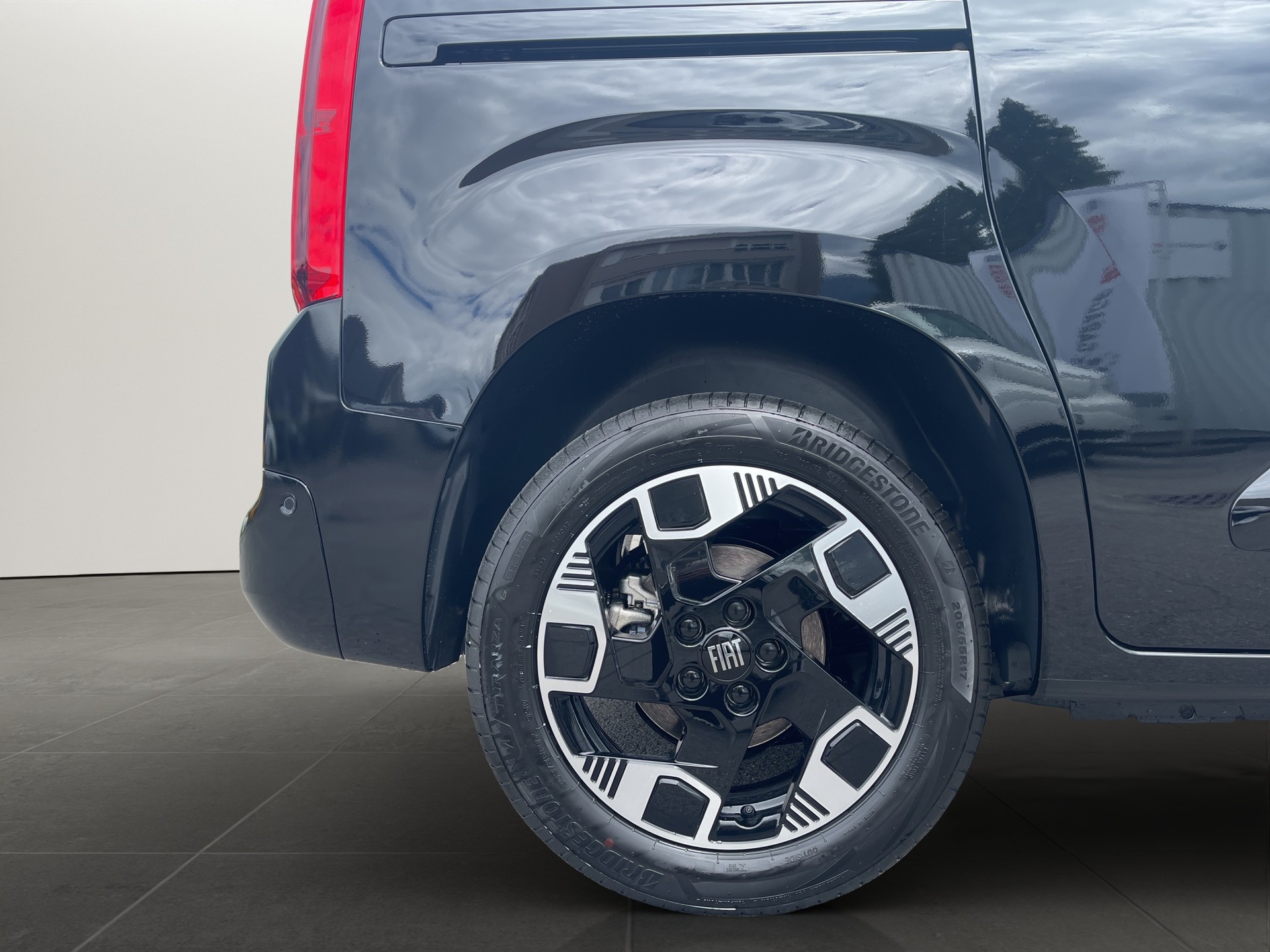 FIAT Qubo L 1.5 BlueHDi La Prima-image-31