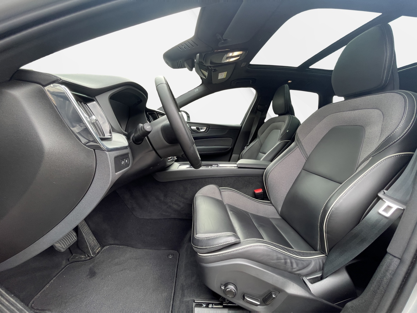 VOLVO XC60 2.0 T6 TE Ultimate Dark eAWD-image-9
