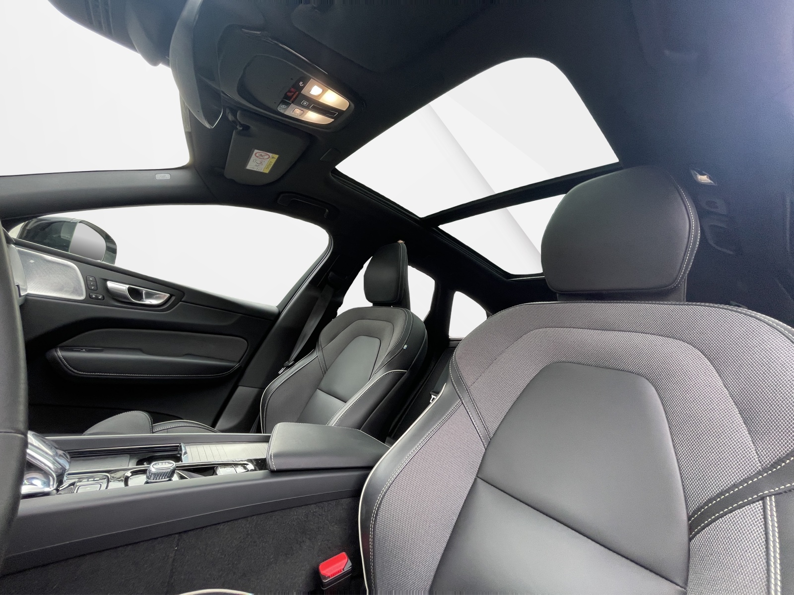 VOLVO XC60 2.0 T6 TE Ultimate Dark eAWD-image-17
