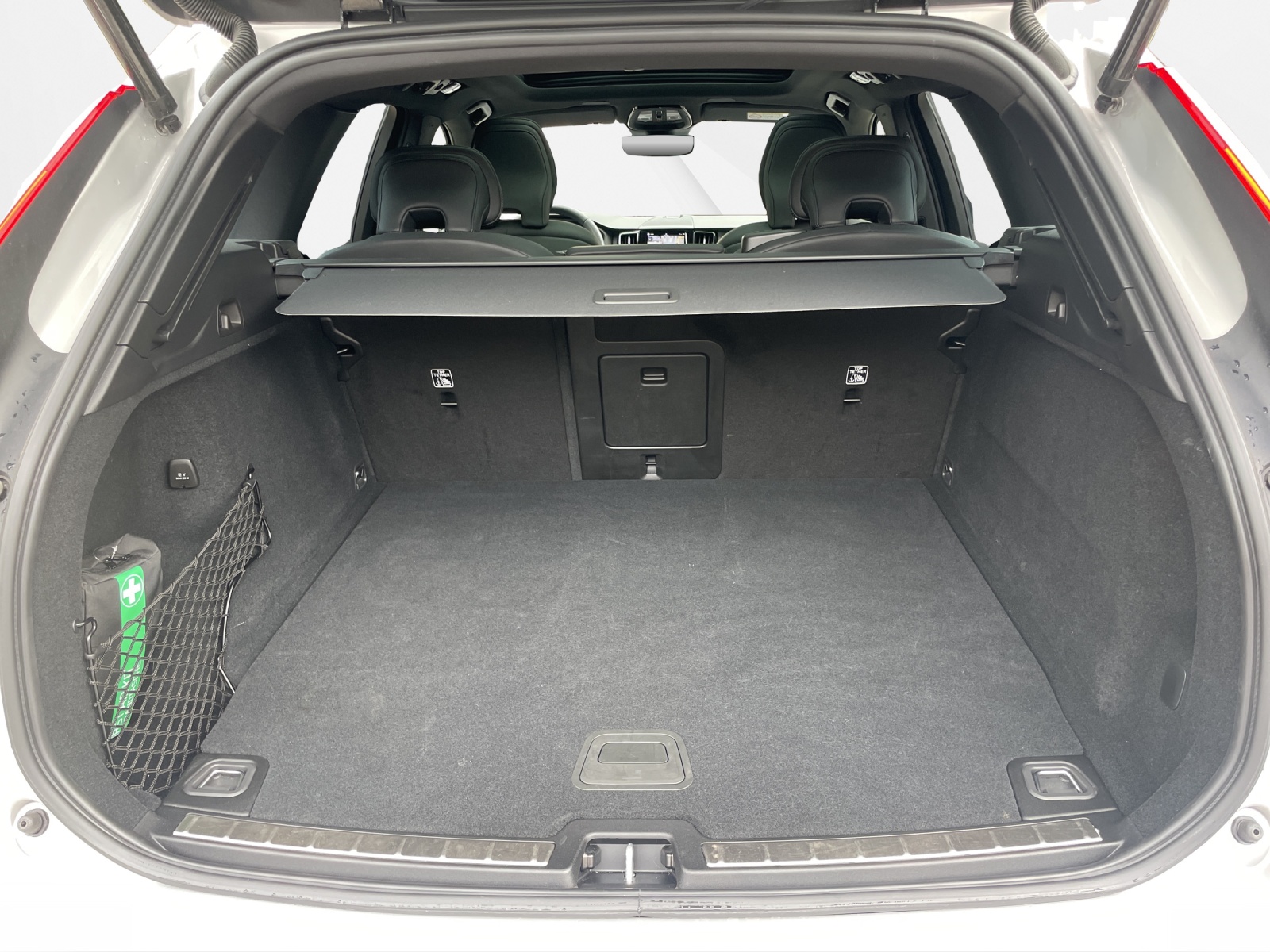VOLVO XC60 2.0 T6 TE Ultimate Dark eAWD-image-14