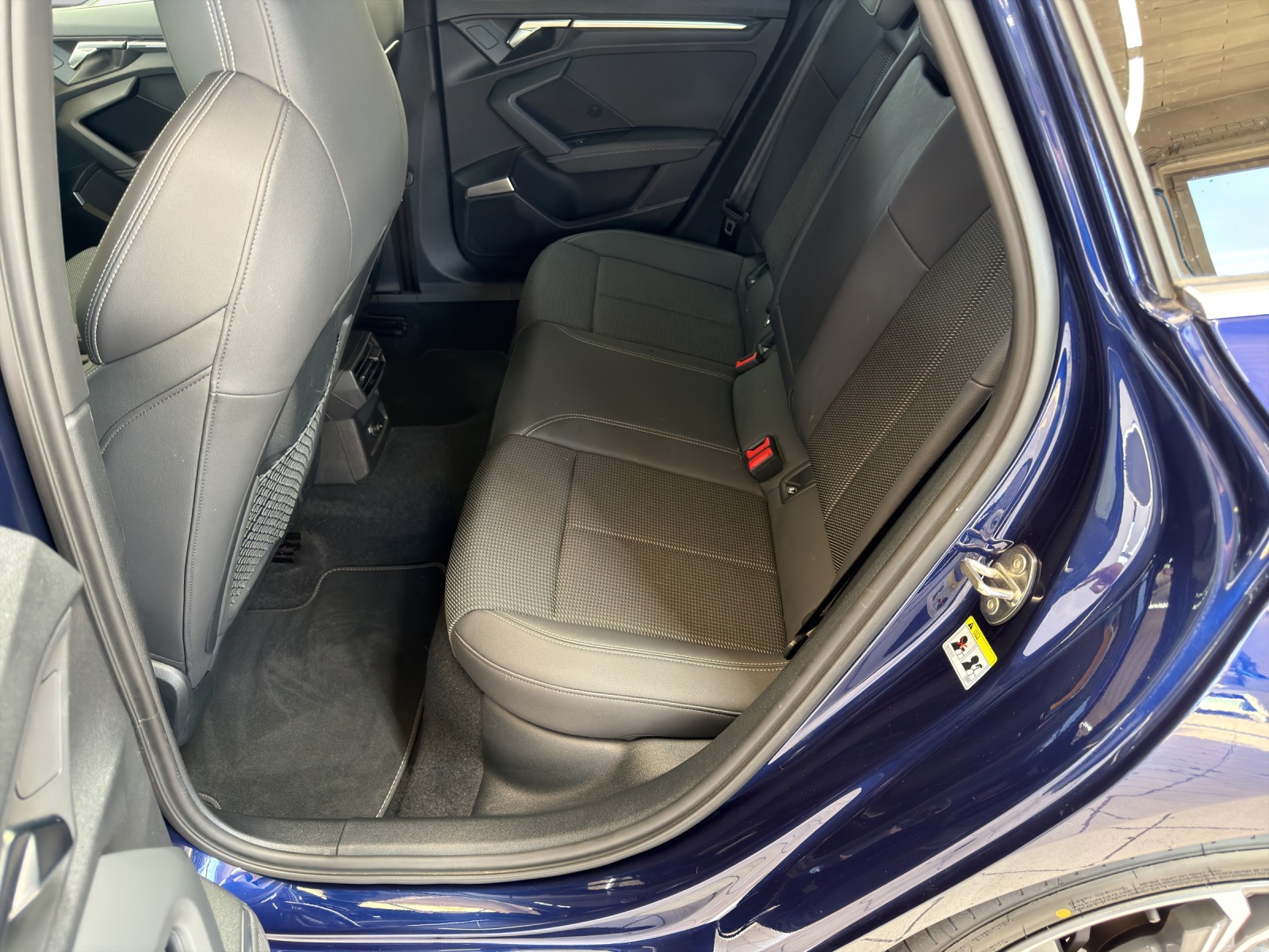 AUDI A3 Sportback 40 TFSI S line quattro S-tronic-image-11