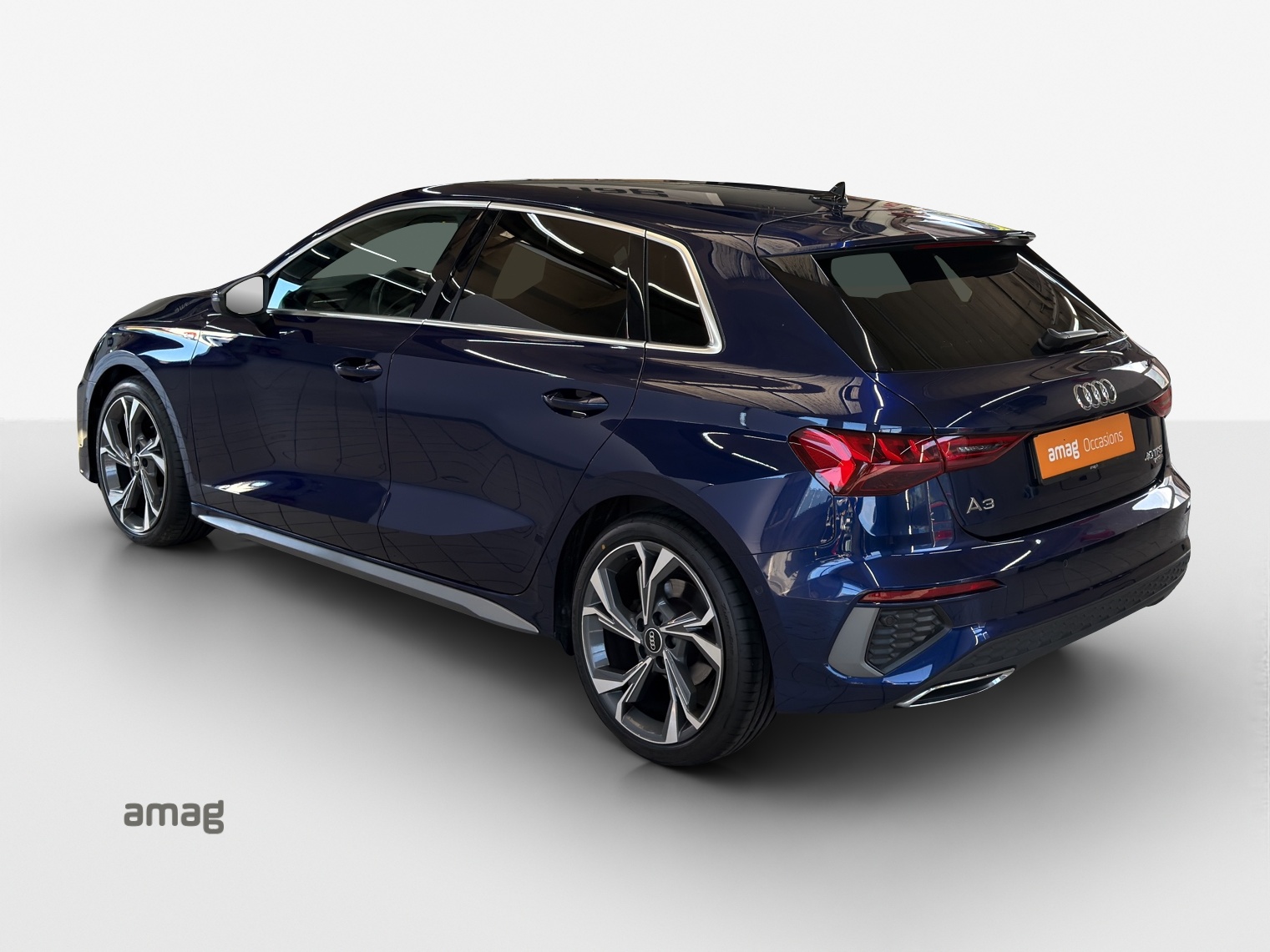 AUDI A3 Sportback 40 TFSI S line quattro S-tronic-image-2