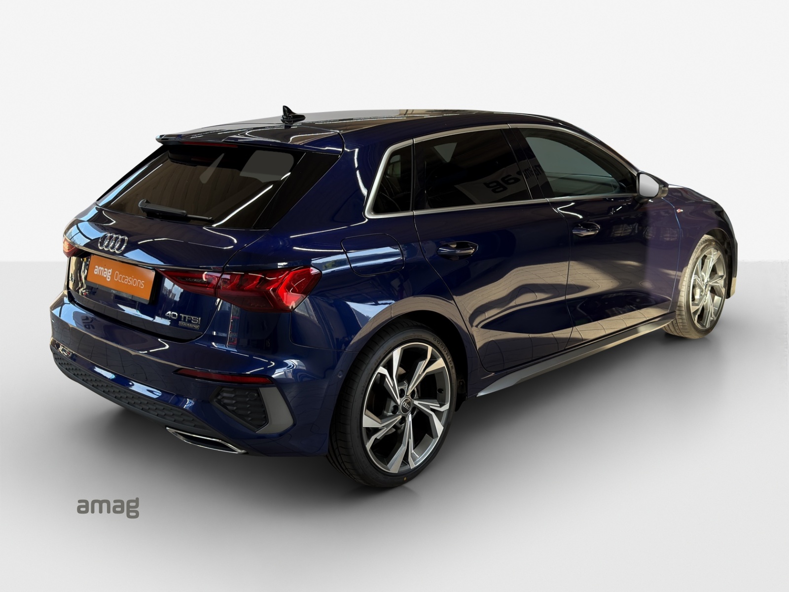 AUDI A3 Sportback 40 TFSI S line quattro S-tronic-image-4