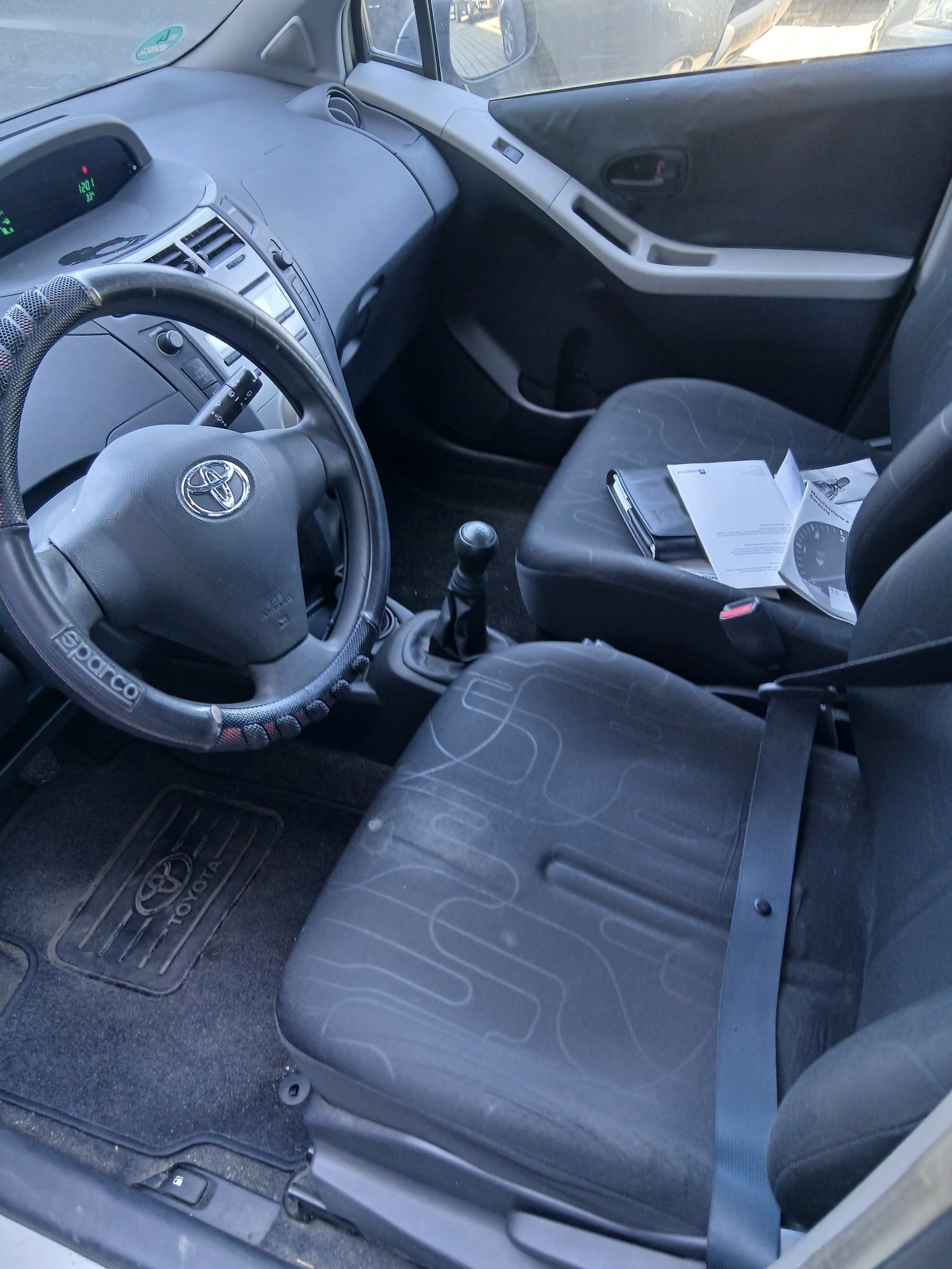 TOYOTA Yaris 1.0 Linea Terra-image-7
