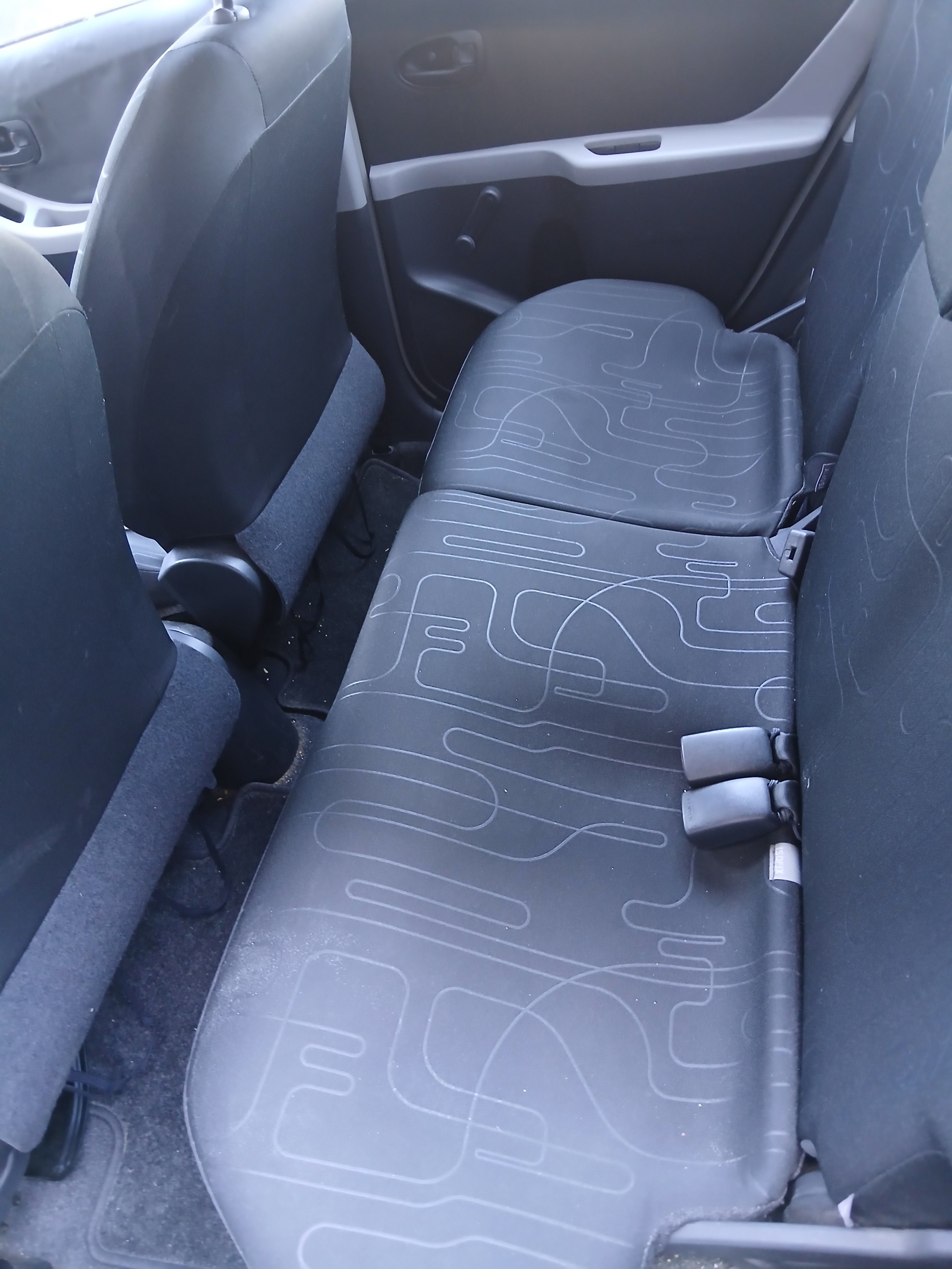 TOYOTA Yaris 1.0 Linea Terra-image-8