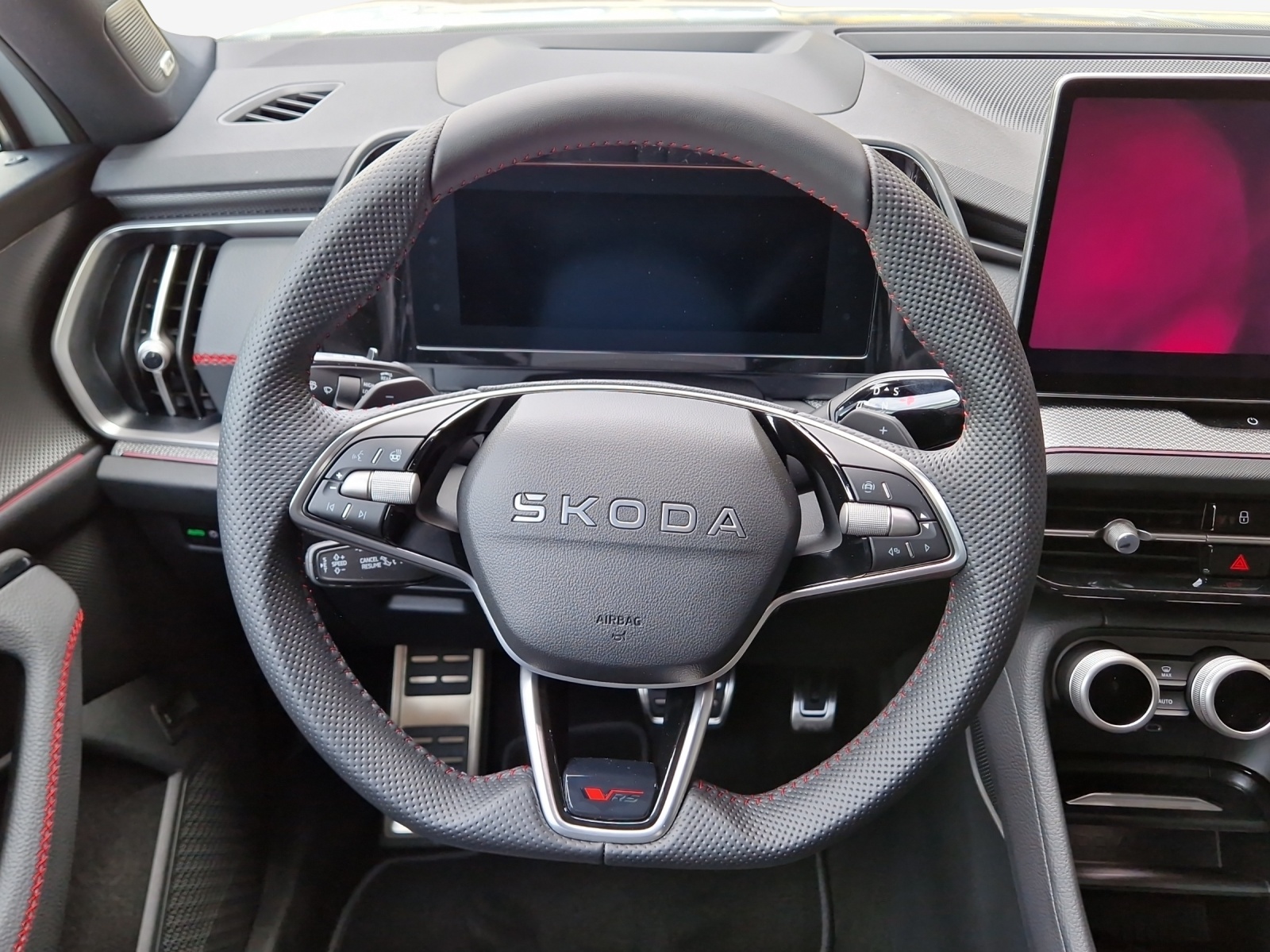SKODA Kodiaq 2.0 TSI RS 4x4-image-9