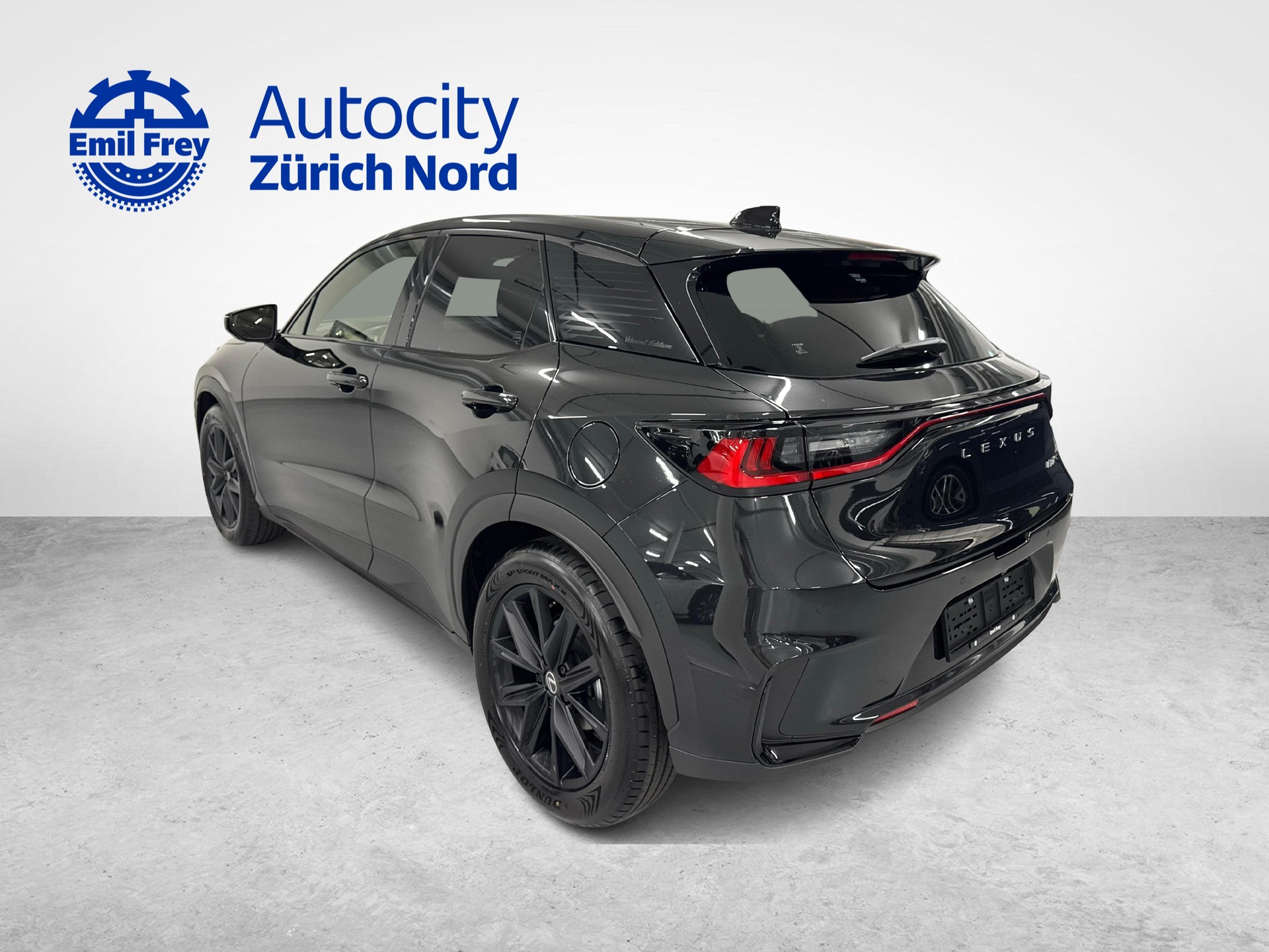 LEXUS LBX 1.5 Hybrid Vibrant Edition AWD-image-2