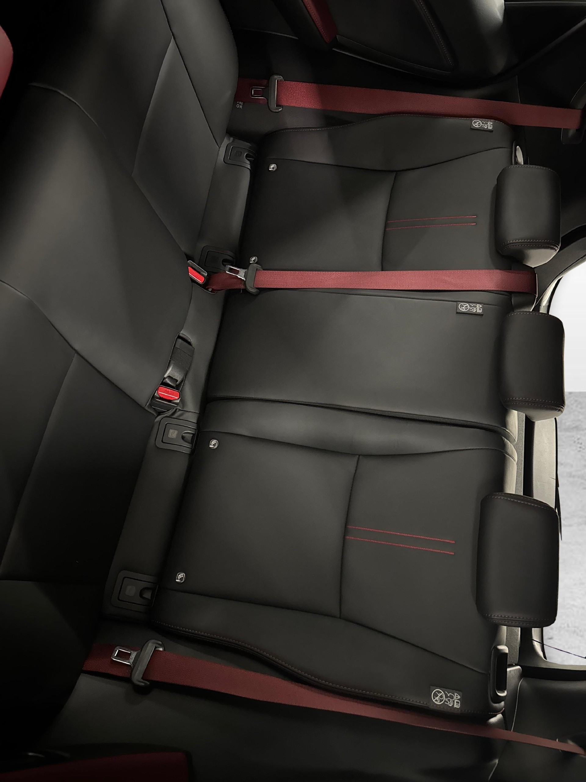 LEXUS LBX 1.5 Hybrid Vibrant Edition AWD-image-10