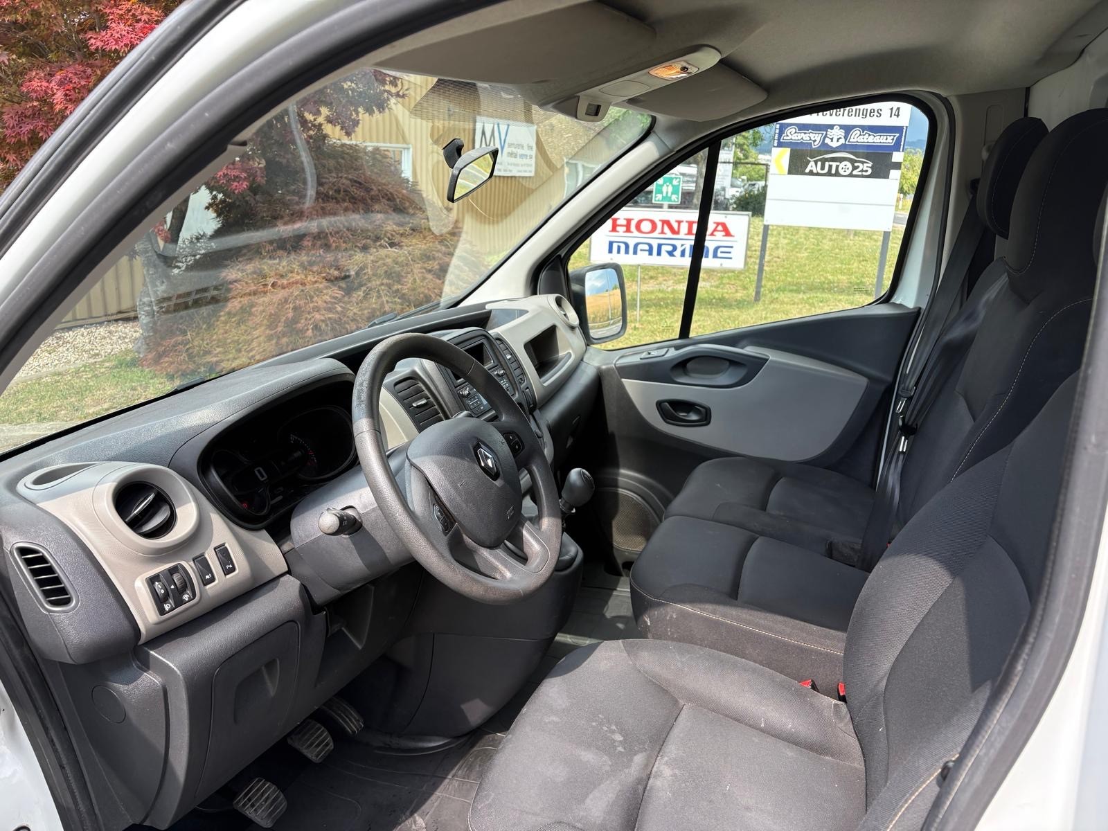RENAULT Trafic 1.6 ENERGY TwinT. dCi125 2.9t Business L2H1-image-9