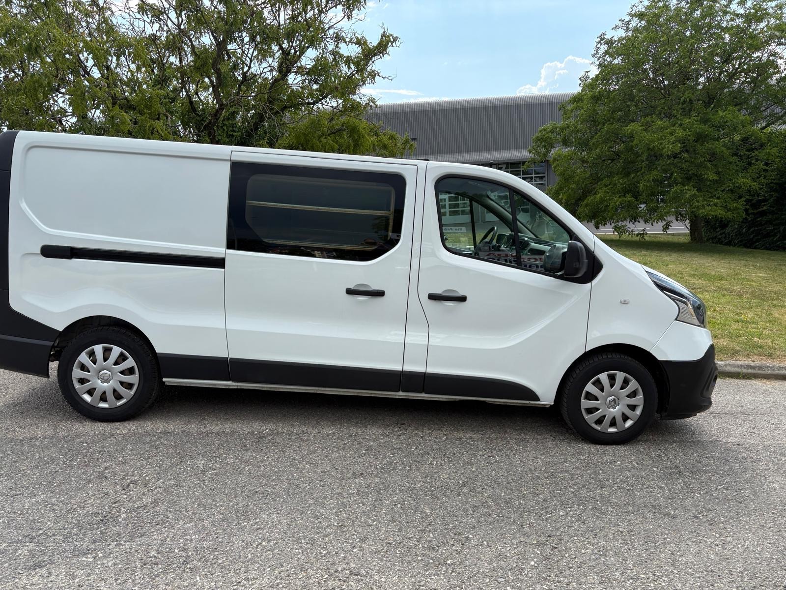 RENAULT Trafic 1.6 ENERGY TwinT. dCi125 2.9t Business L2H1-image-3