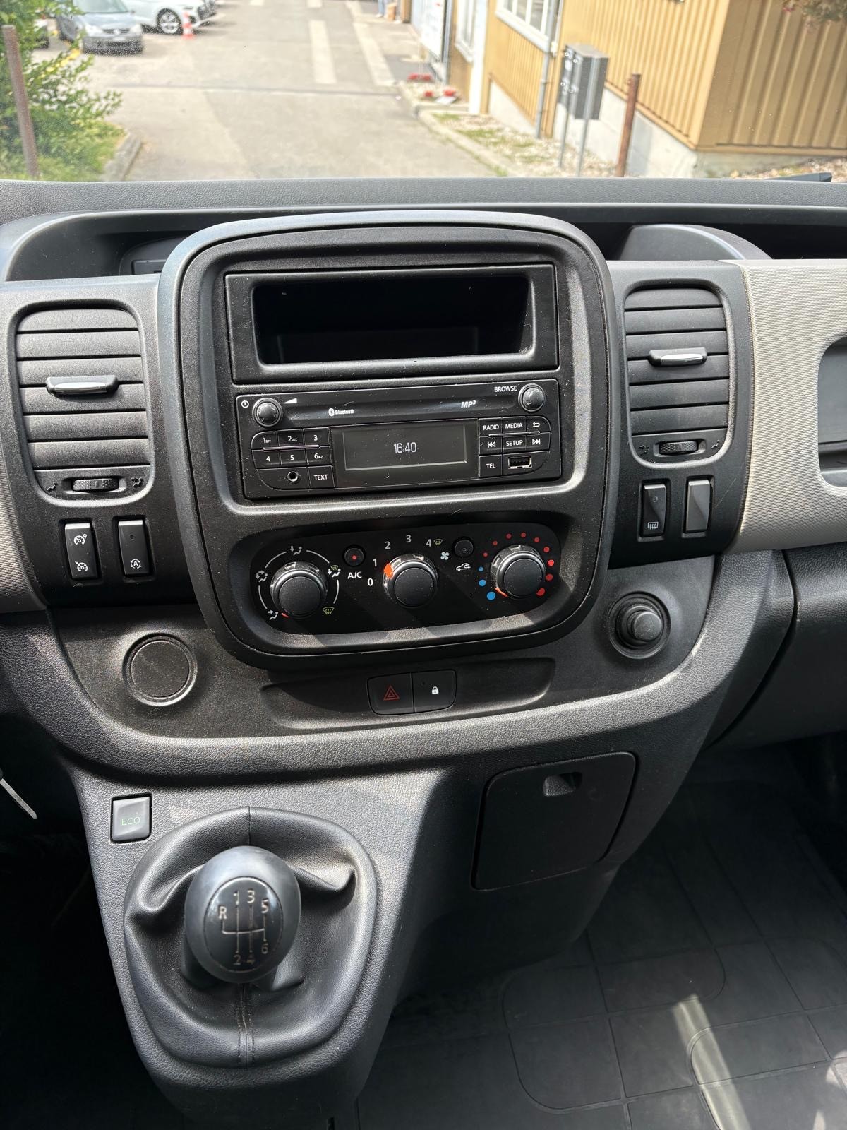 RENAULT Trafic 1.6 ENERGY TwinT. dCi125 2.9t Business L2H1-image-10