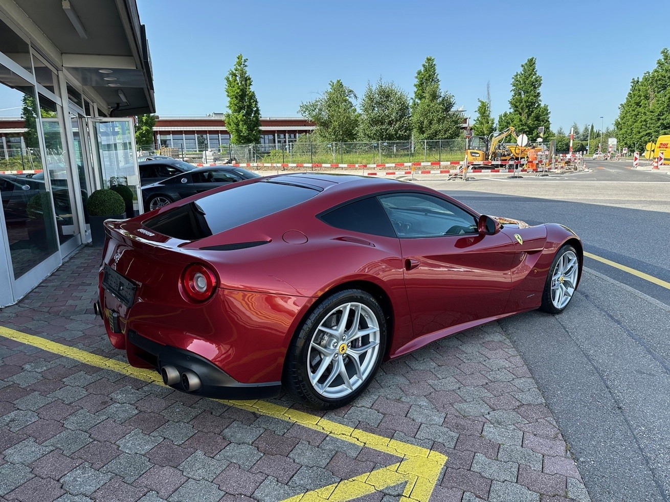 FERRARI F12 Berlinetta-image-4
