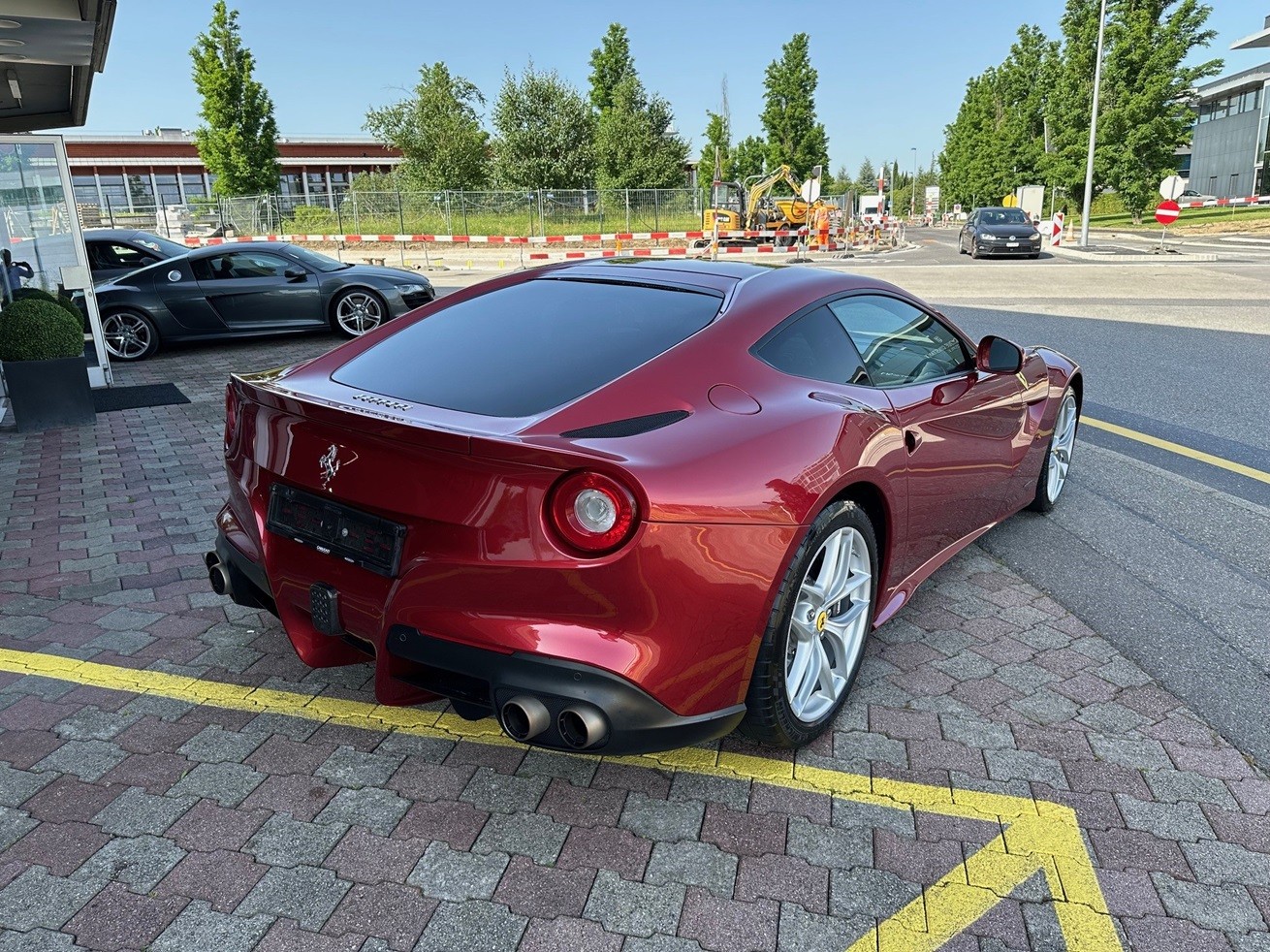 FERRARI F12 Berlinetta-image-5