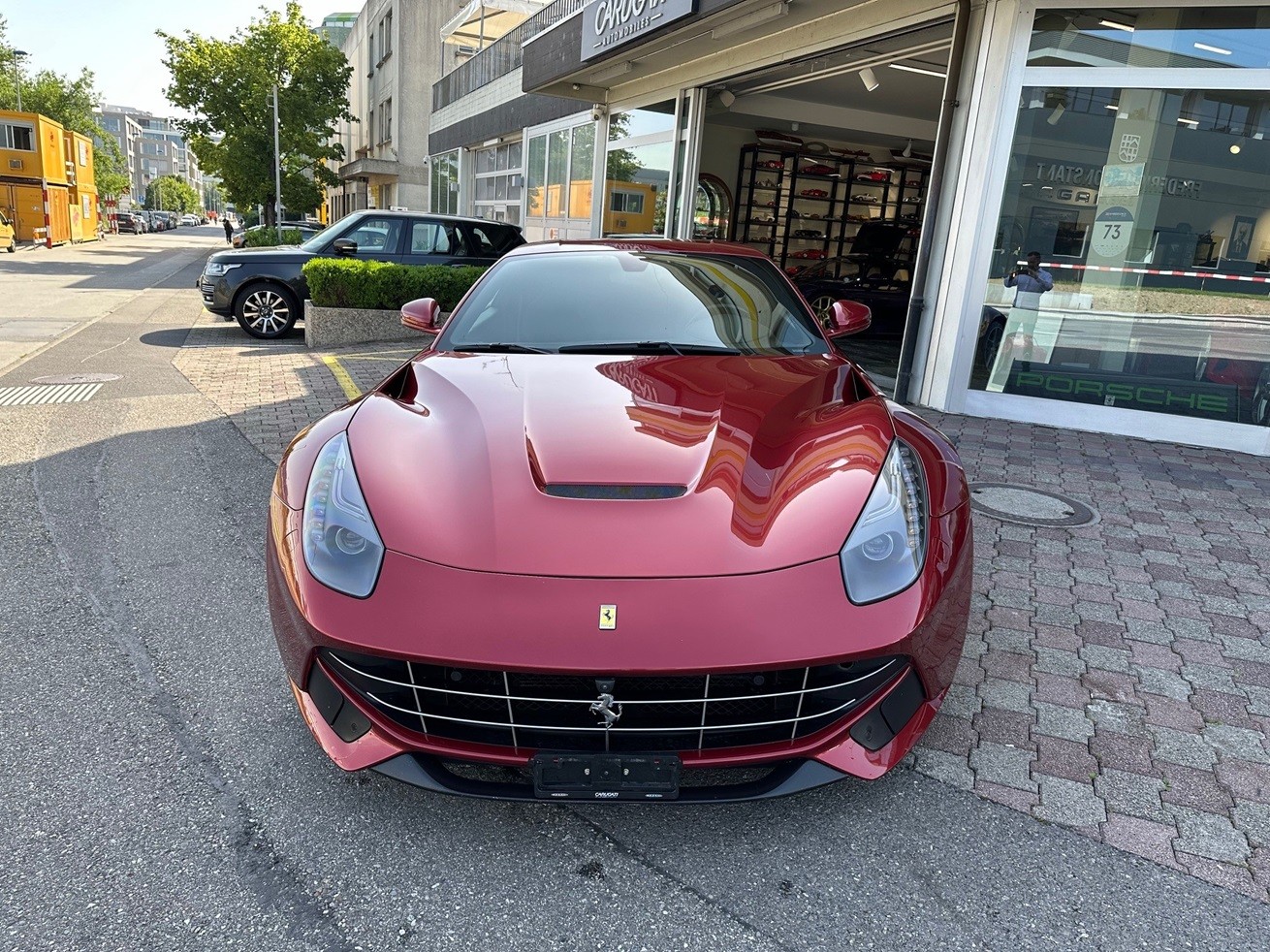 FERRARI F12 Berlinetta-image-2