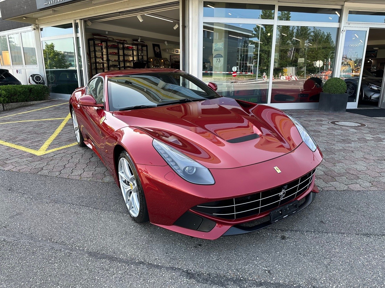 FERRARI F12 Berlinetta-image-1