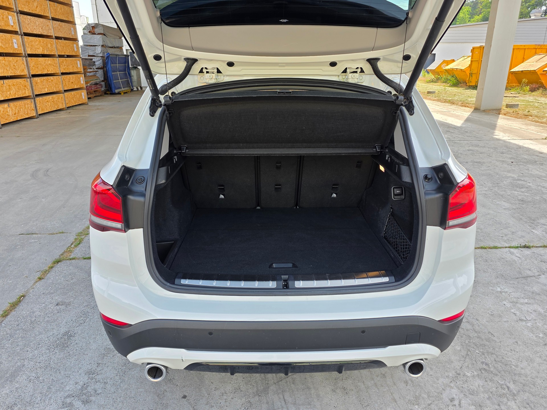 BMW X1 xDrive 18d Sport Line Steptronic / Neu ab Mfk.-image-12