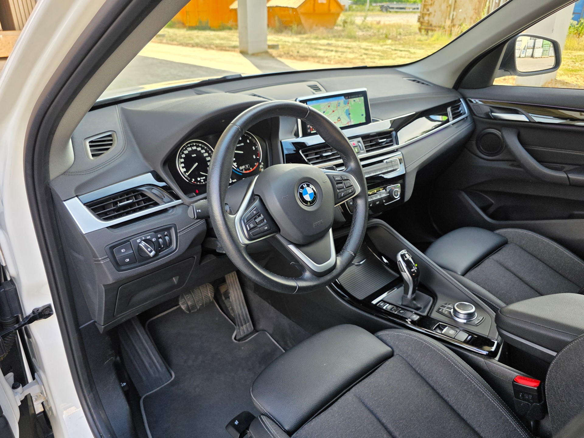 BMW X1 xDrive 18d Sport Line Steptronic / Neu ab Mfk.-image-10