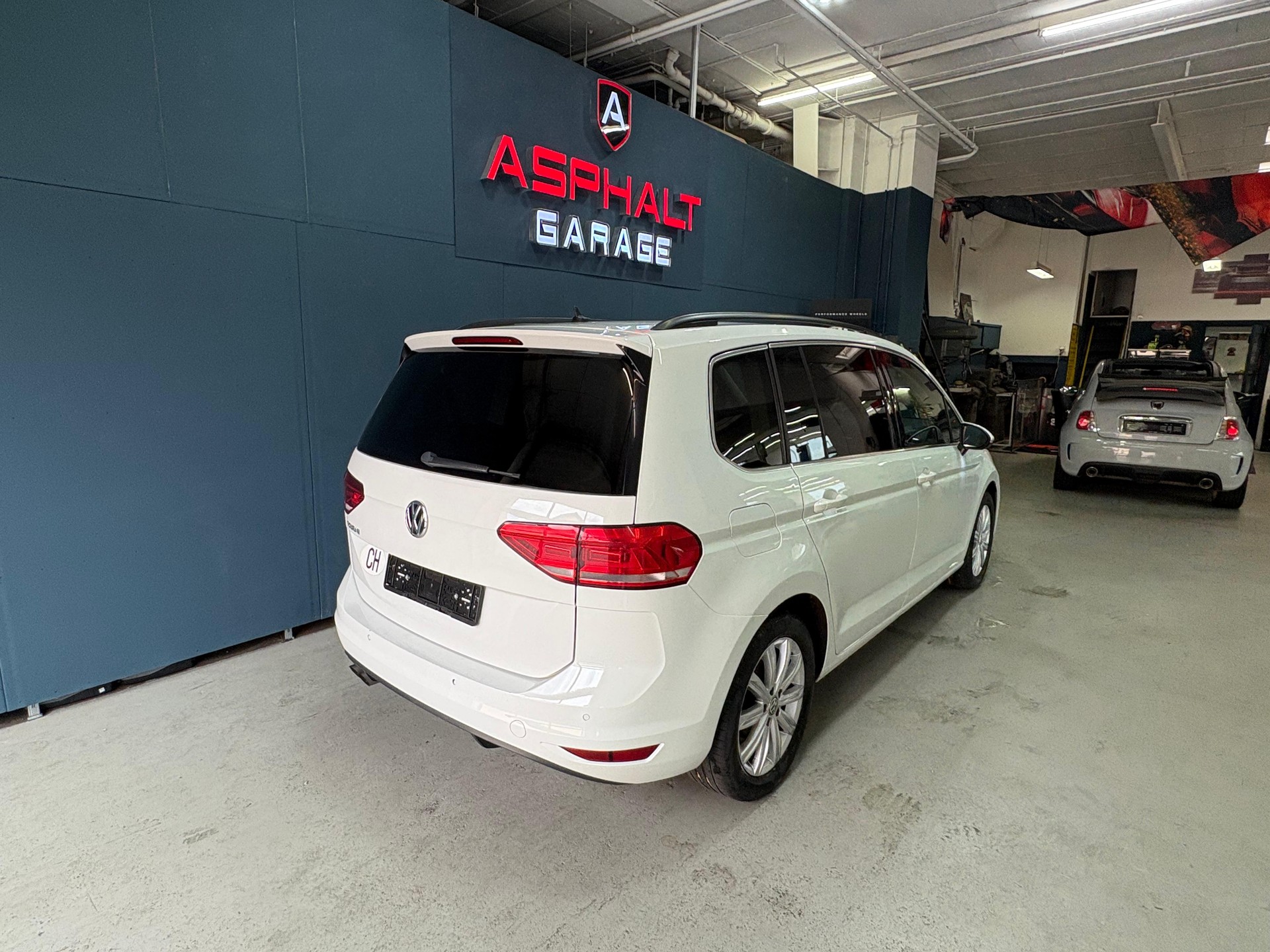 VW Touran 1.4 TSI BlueMotion Technology Family DSG-image-4