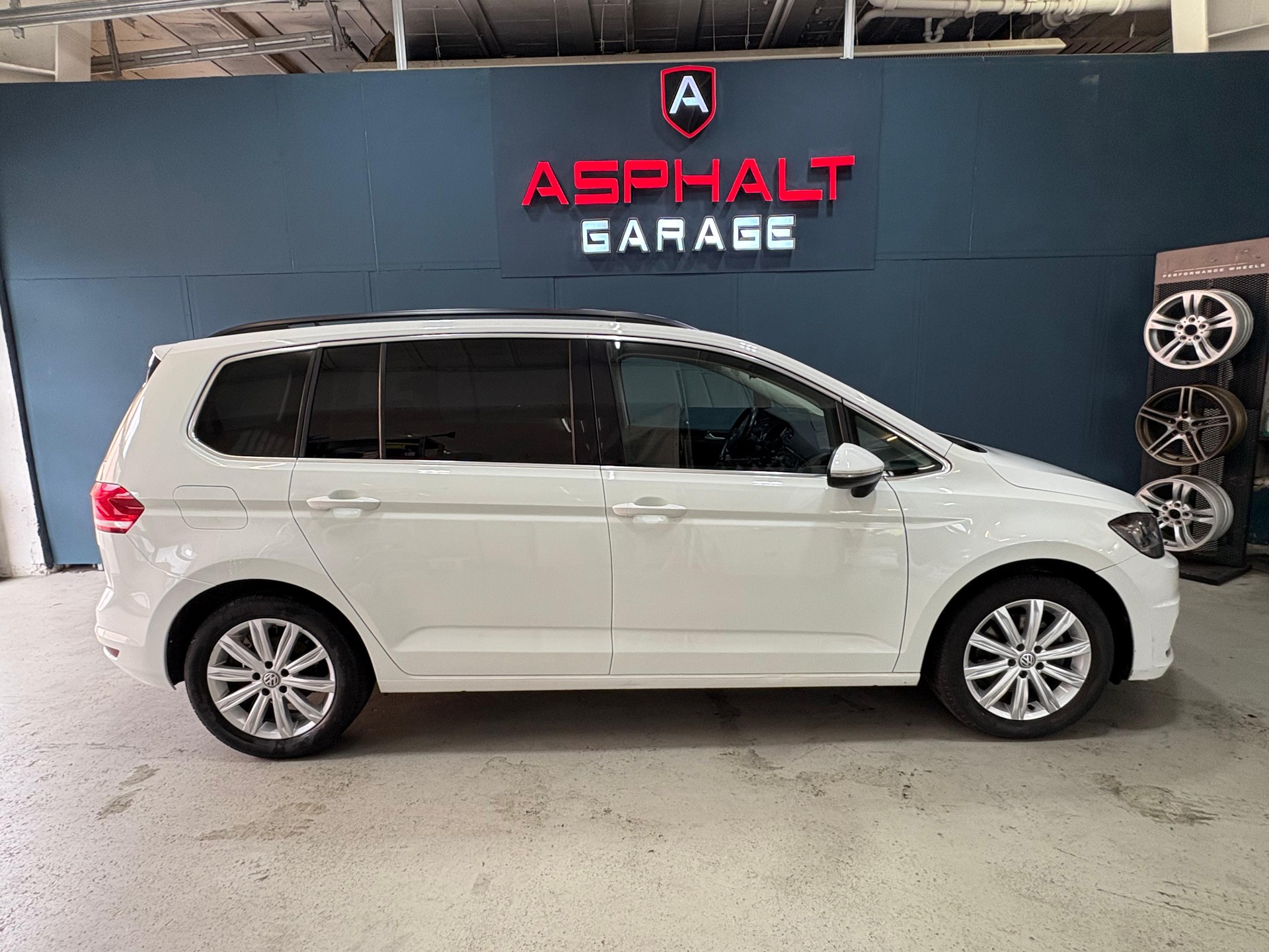 VW Touran 1.4 TSI BlueMotion Technology Family DSG-image-3