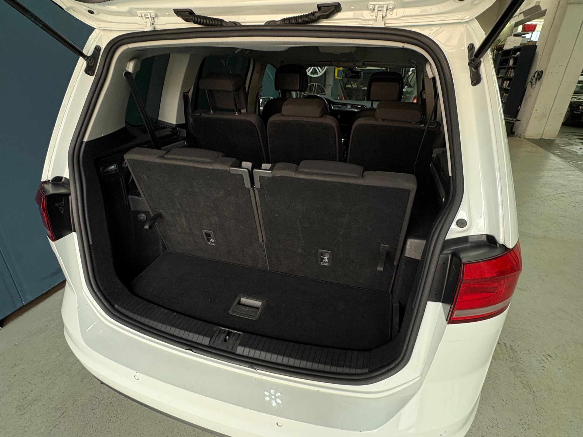VW Touran 1.4 TSI BlueMotion Technology Family DSG-image-6