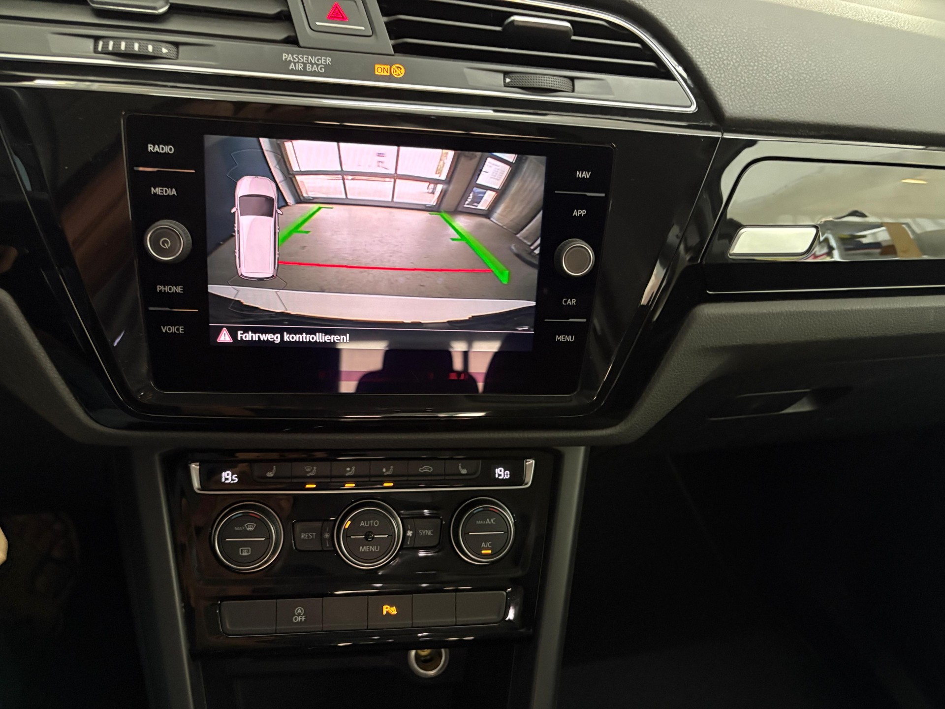 VW Touran 1.4 TSI BlueMotion Technology Family DSG-image-12
