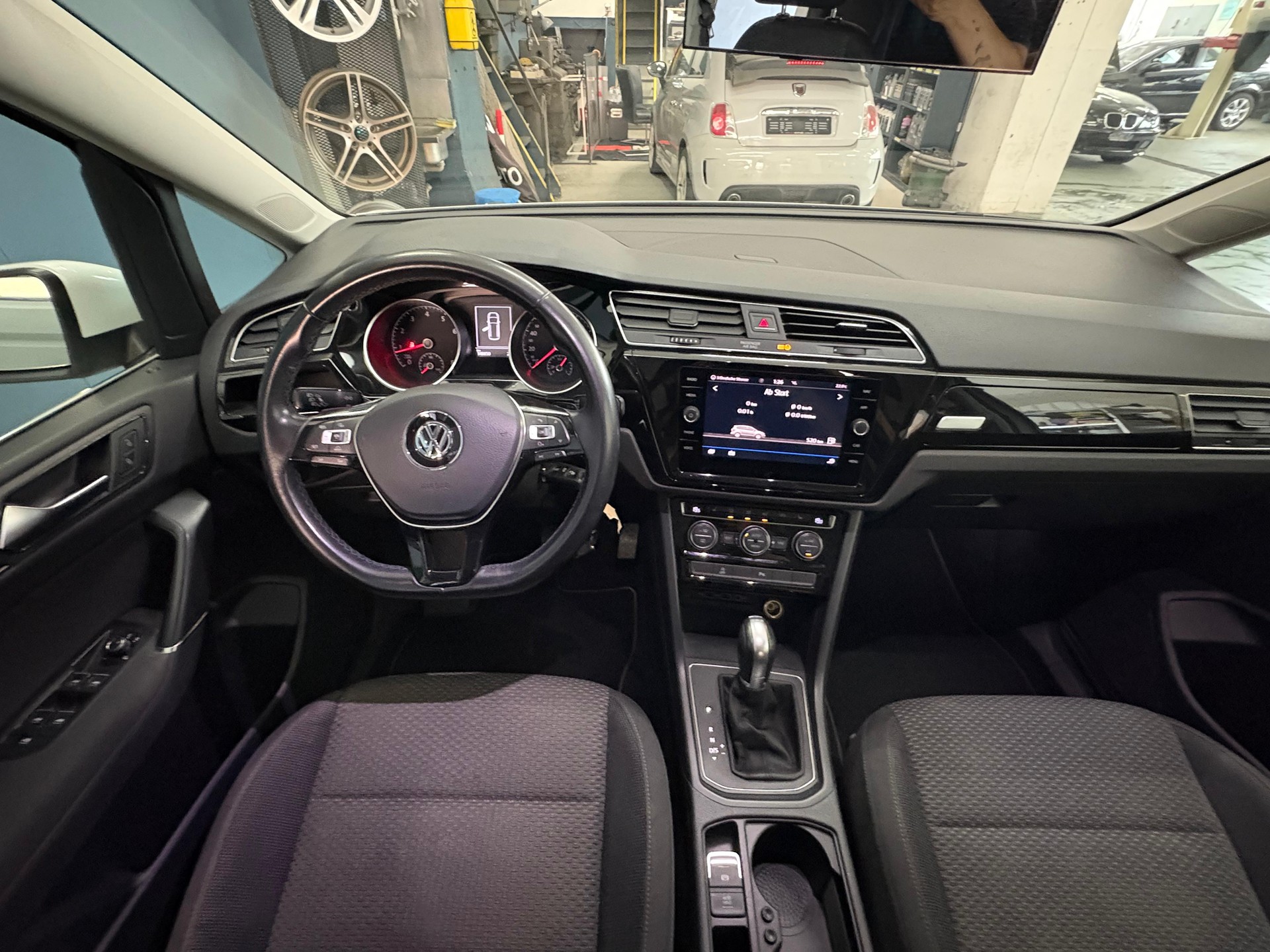 VW Touran 1.4 TSI BlueMotion Technology Family DSG-image-9
