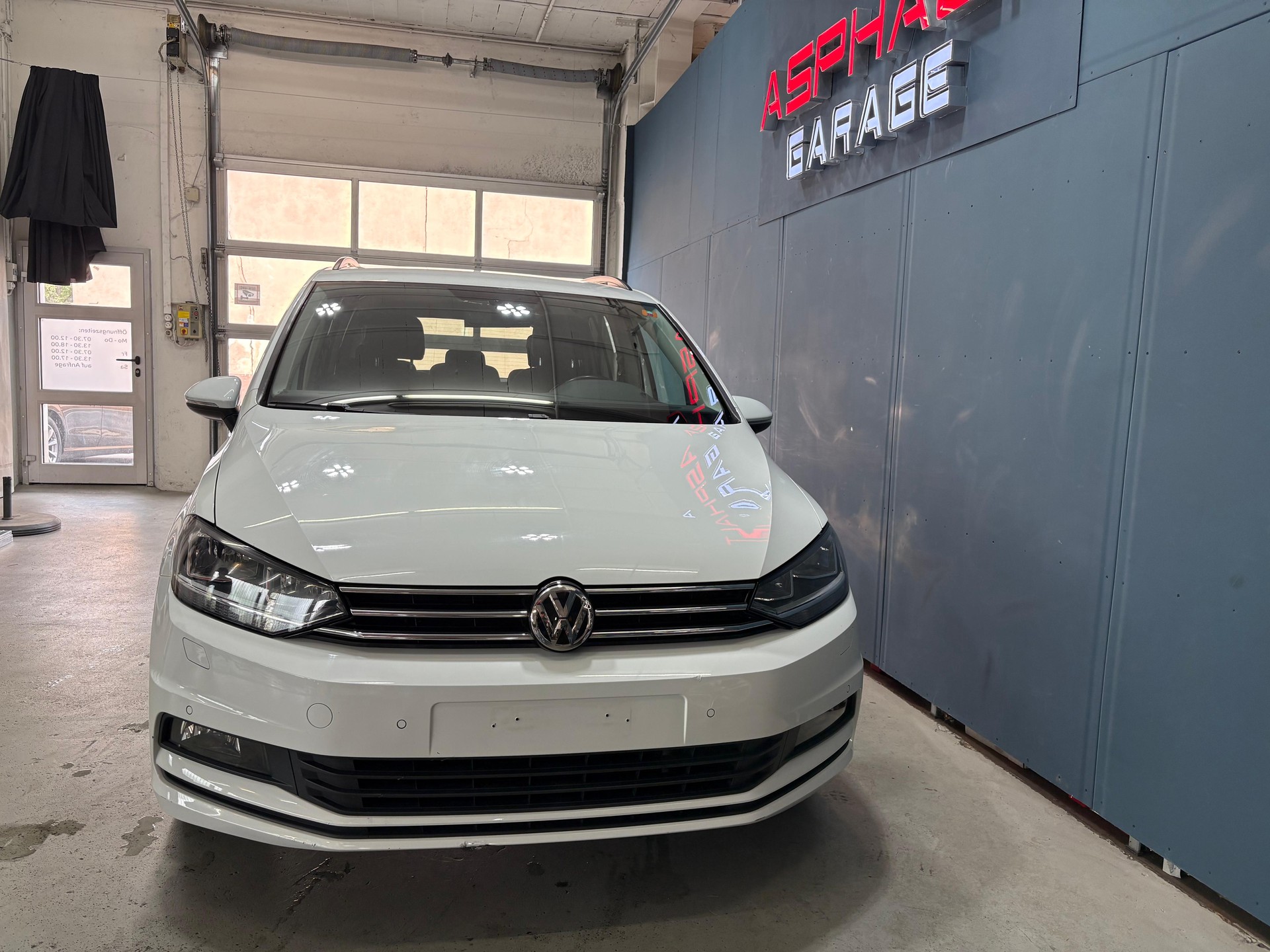 VW Touran 1.4 TSI BlueMotion Technology Family DSG-image-2