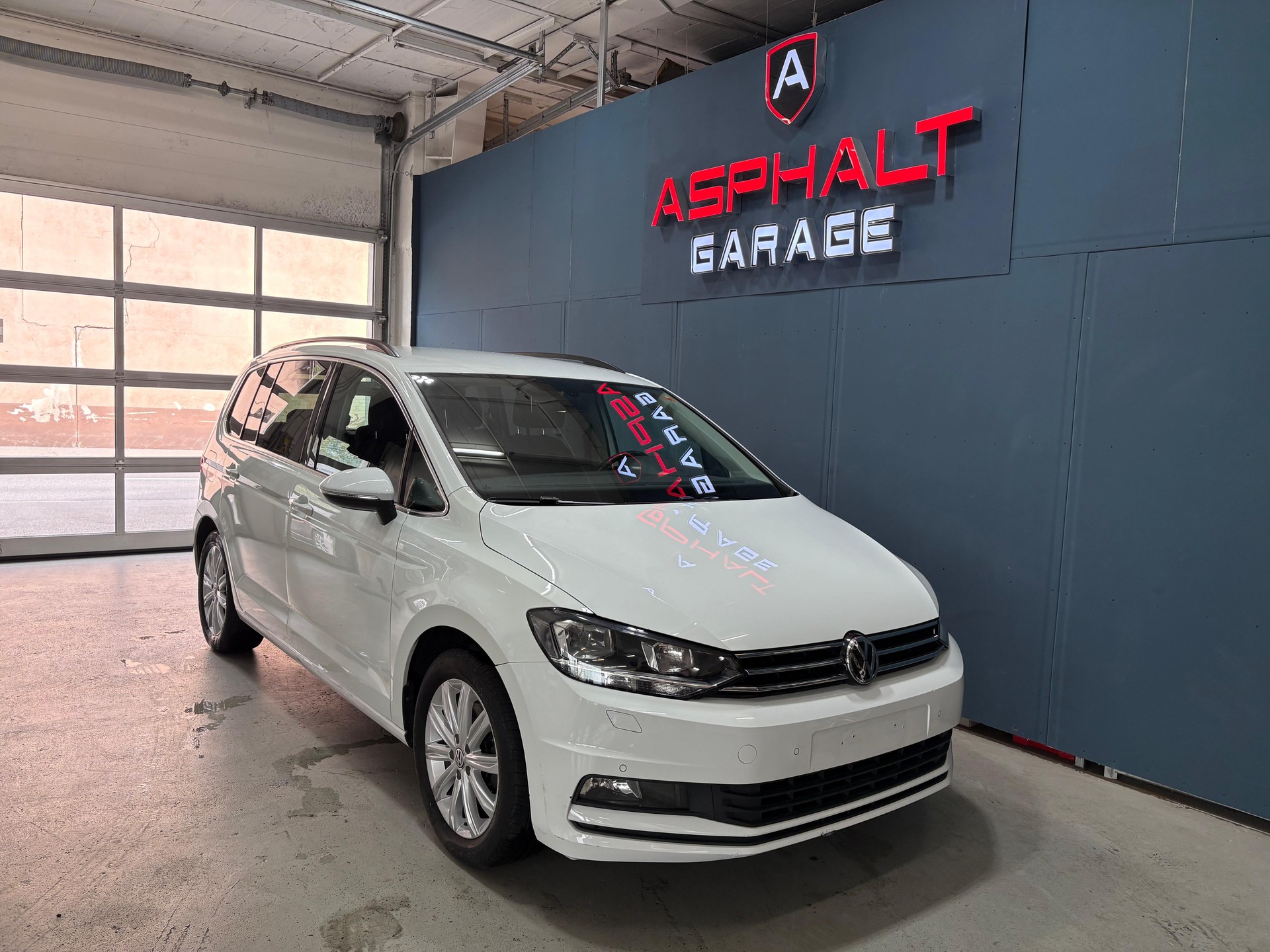 VW Touran 1.4 TSI BlueMotion Technology Family DSG-image-1