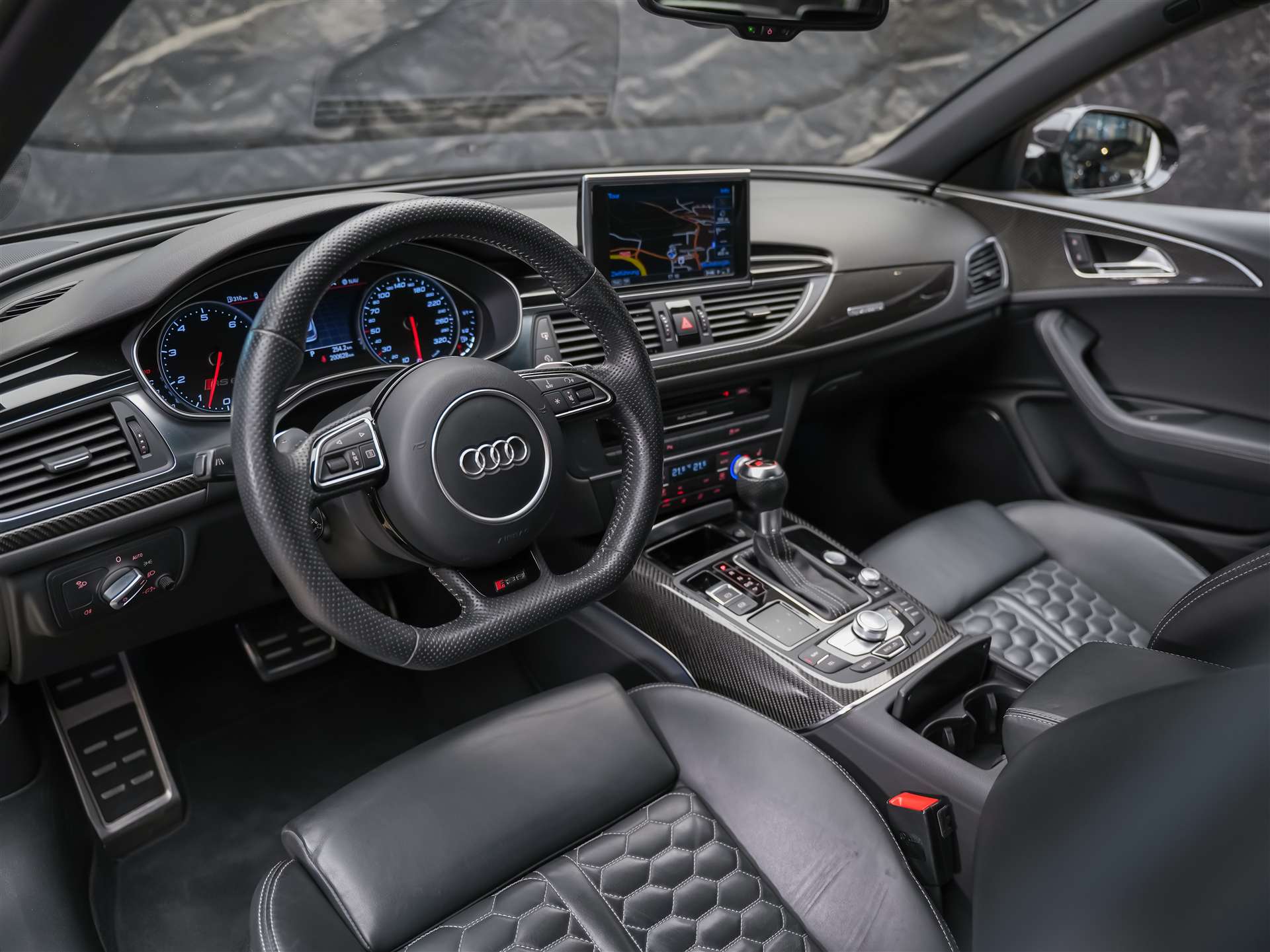 AUDI RS6 Avant 4.0 TFSI V8 quattro Tiptronic *BOSE Soundsystem*Abstandsregler*Sitzheizung*Valcona Leder*-image-7