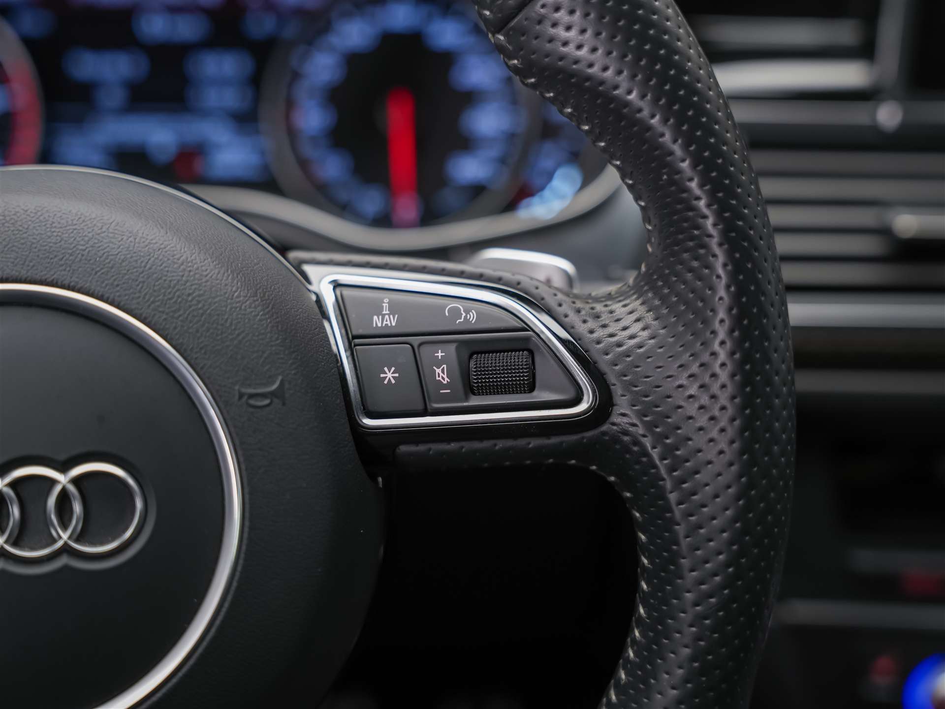 AUDI RS6 Avant 4.0 TFSI V8 quattro Tiptronic *BOSE Soundsystem*Abstandsregler*Sitzheizung*Valcona Leder*-image-30