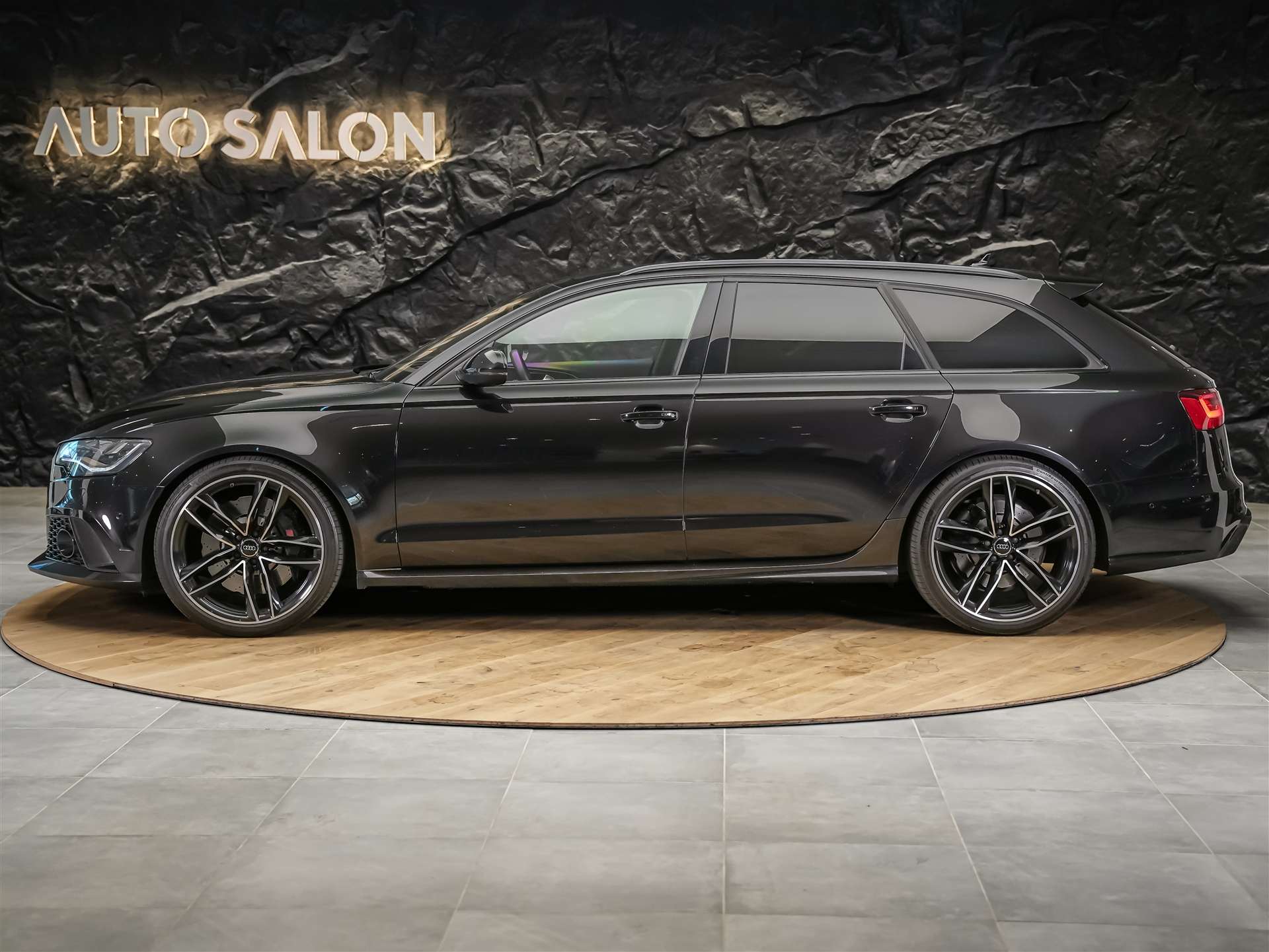 AUDI RS6 Avant 4.0 TFSI V8 quattro Tiptronic *BOSE Soundsystem*Abstandsregler*Sitzheizung*Valcona Leder*-image-1