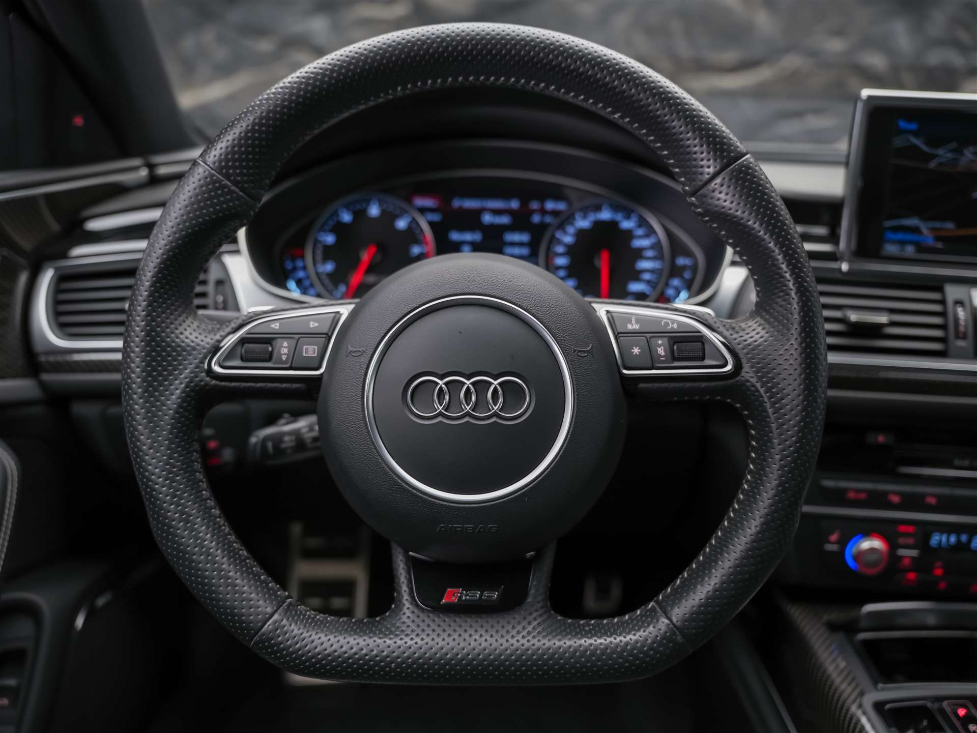AUDI RS6 Avant 4.0 TFSI V8 quattro Tiptronic *BOSE Soundsystem*Abstandsregler*Sitzheizung*Valcona Leder*-image-28