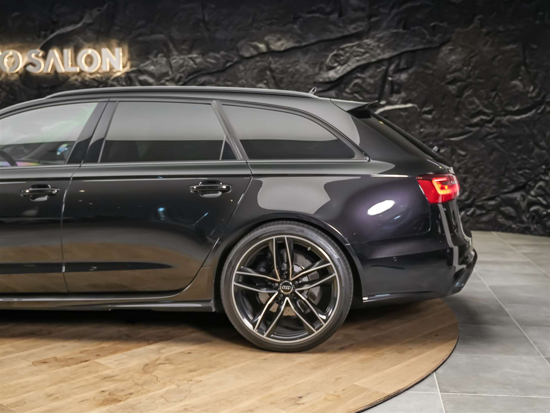 AUDI RS6 Avant 4.0 TFSI V8 quattro Tiptronic *BOSE Soundsystem*Abstandsregler*Sitzheizung*Valcona Leder*-image-17