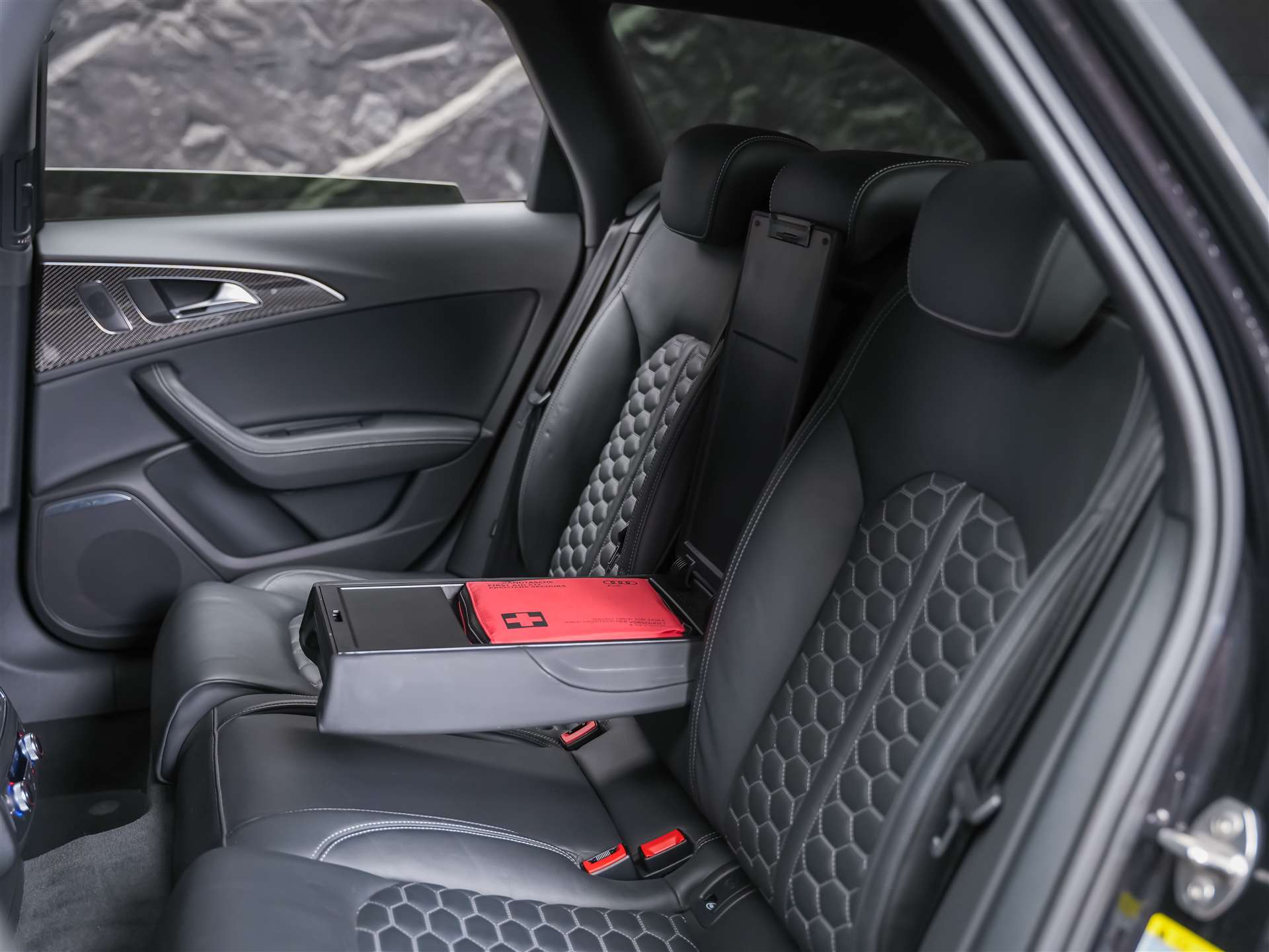AUDI RS6 Avant 4.0 TFSI V8 quattro Tiptronic *BOSE Soundsystem*Abstandsregler*Sitzheizung*Valcona Leder*-image-13