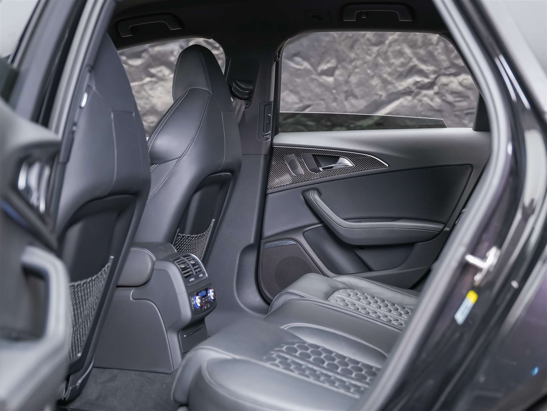 AUDI RS6 Avant 4.0 TFSI V8 quattro Tiptronic *BOSE Soundsystem*Abstandsregler*Sitzheizung*Valcona Leder*-image-11