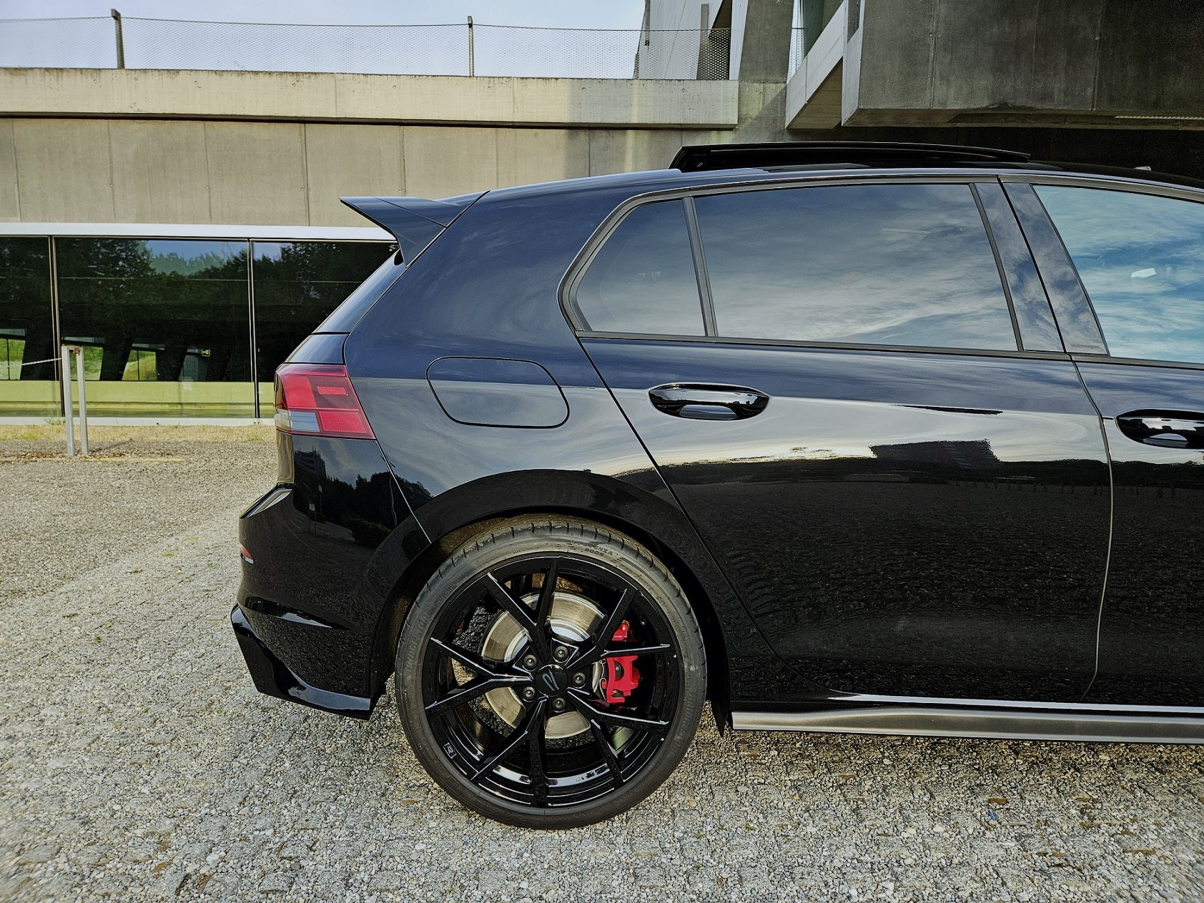 VW GTI 8 Clubsport / IQ-Light / Pano / Black / Estoril / R Paket / ACC / Spurhalte / Rieger-image-5
